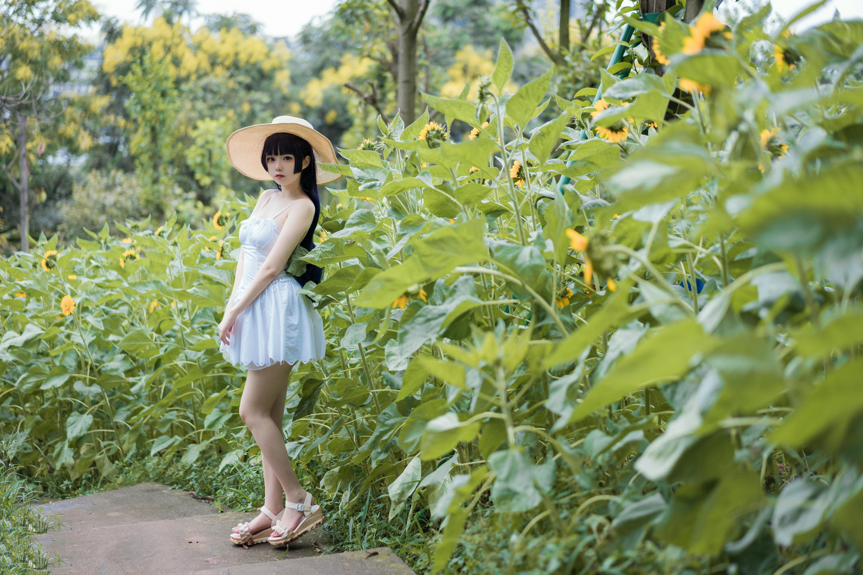 [喵糖映画] VOL.414 花园白裙[37P-402MB]_第2集