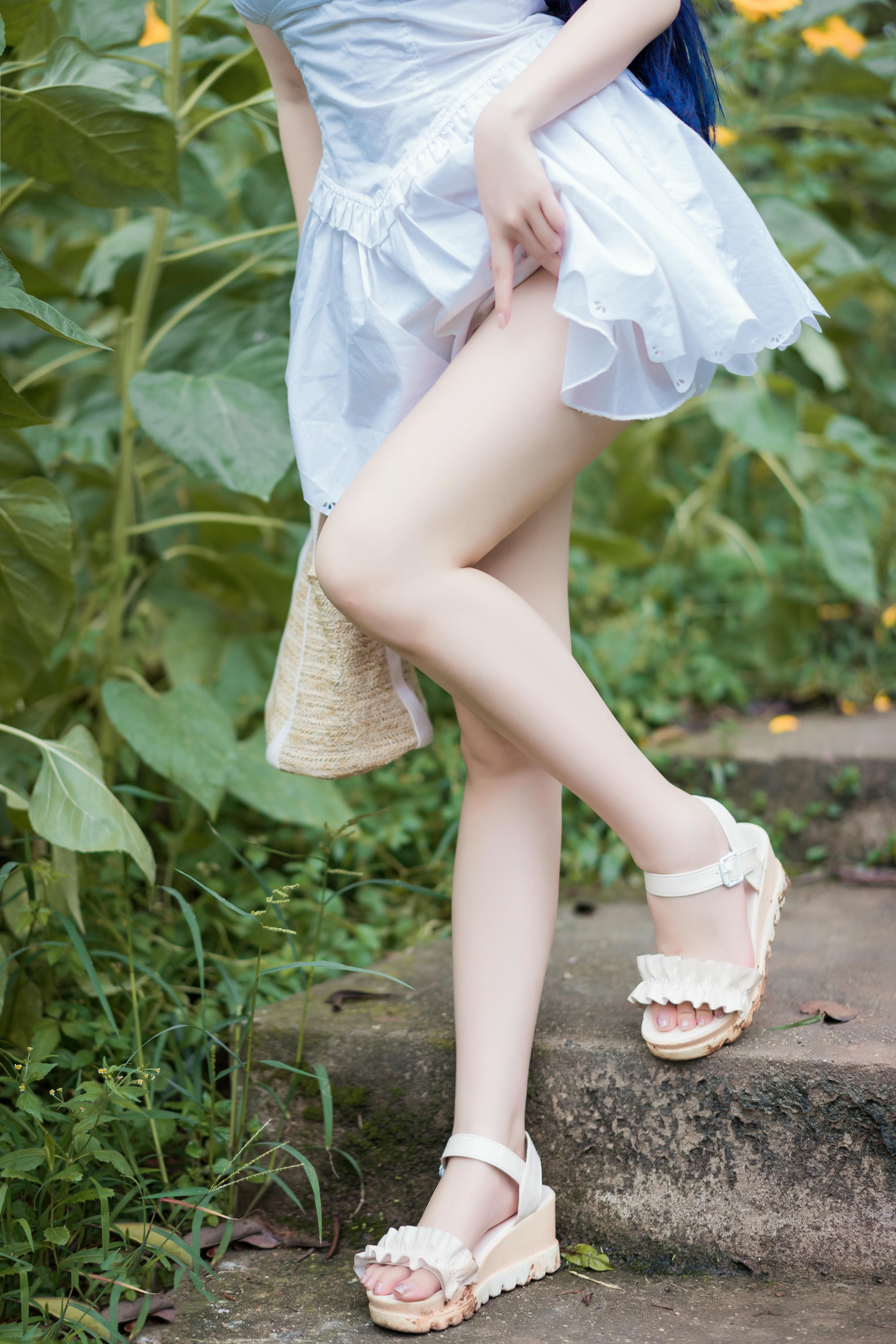 [喵糖映画] VOL.414 花园白裙[37P-402MB]_第1集