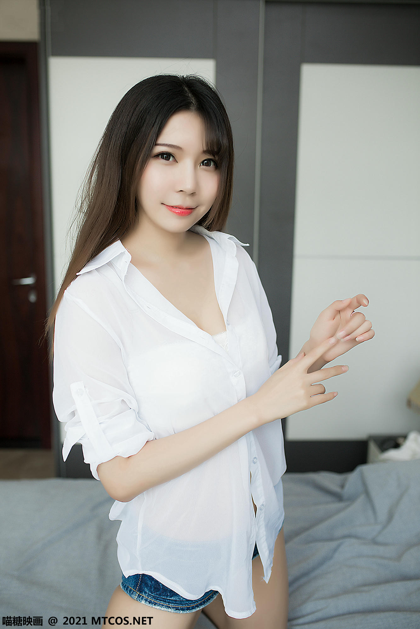 [喵糖映画] VOL.421 吃鸡少女[45P／333MB]_第1集