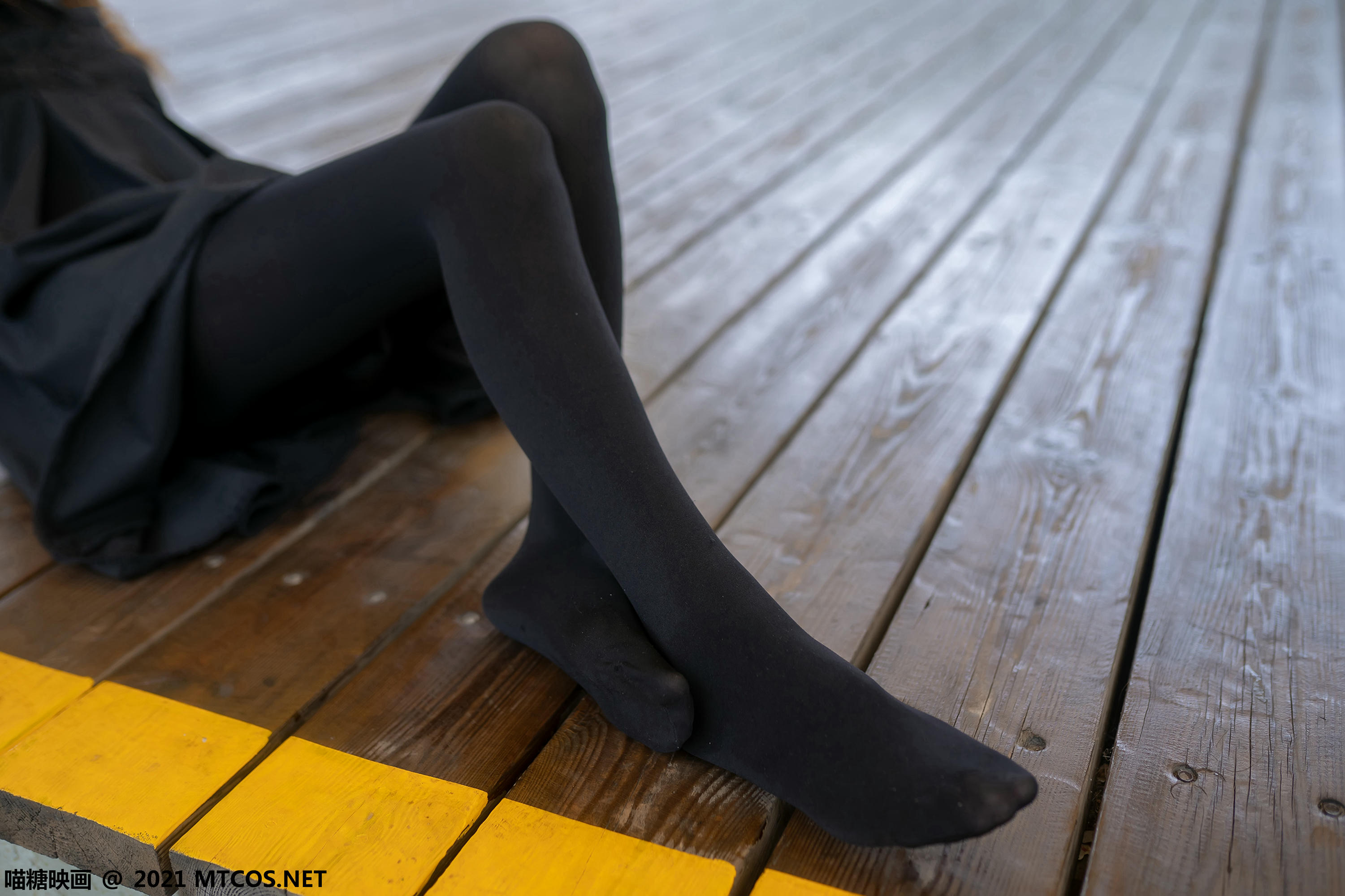 [喵糖映画] VOL.423 黑裙黑袜[35P／254MB]_第1集