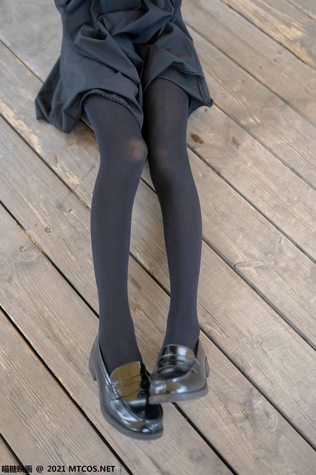 [喵糖映画] VOL.423 黑裙黑袜[35P／254MB]_第2集