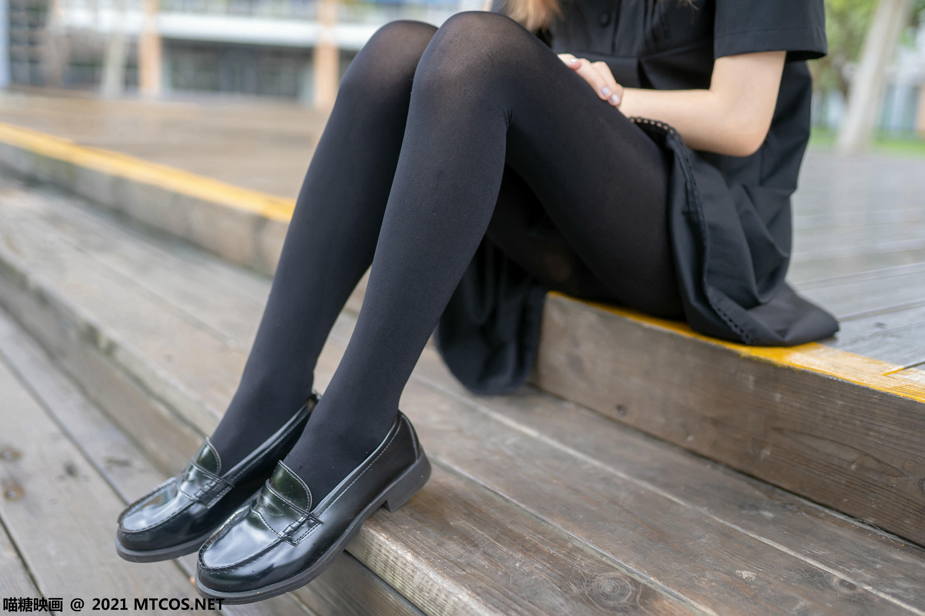 [喵糖映画] VOL.423 黑裙黑袜[35P／254MB]_第2集