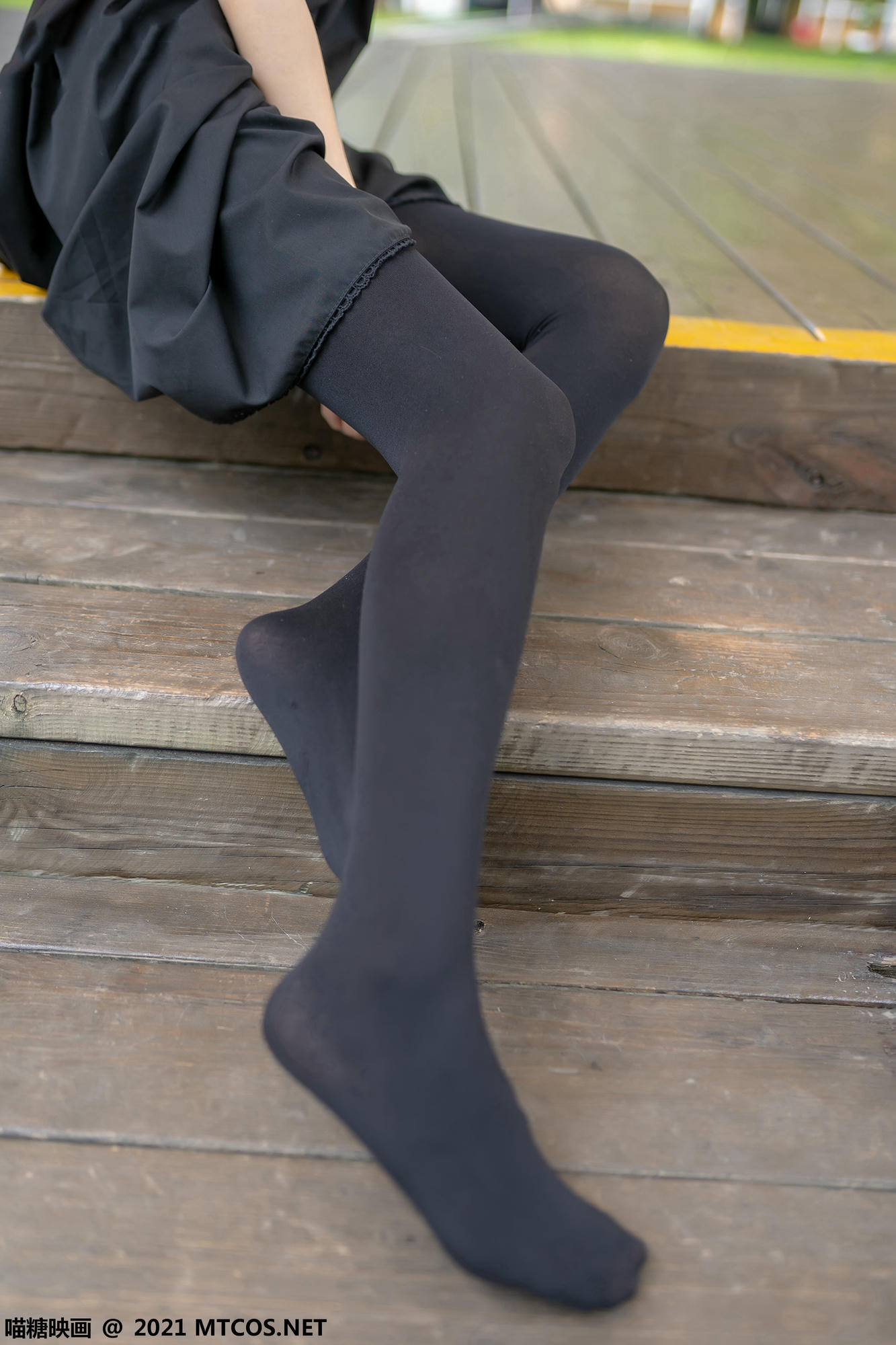 [喵糖映画] VOL.423 黑裙黑袜[35P／254MB]_第2集