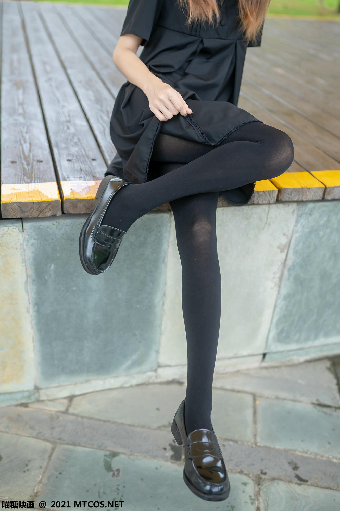 [喵糖映画] VOL.423 黑裙黑袜[35P／254MB]_第1集