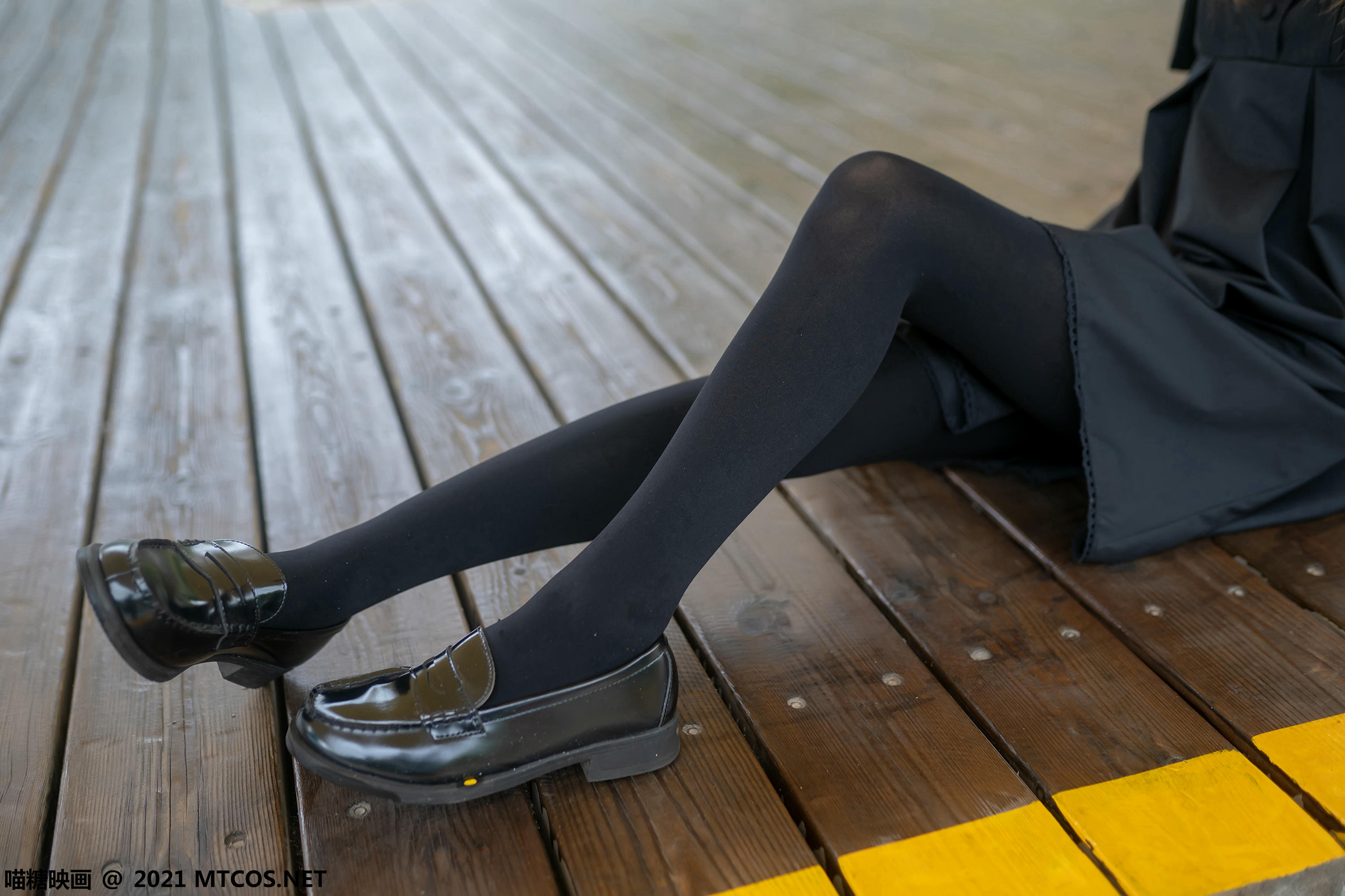 [喵糖映画] VOL.423 黑裙黑袜[35P／254MB]_第1集