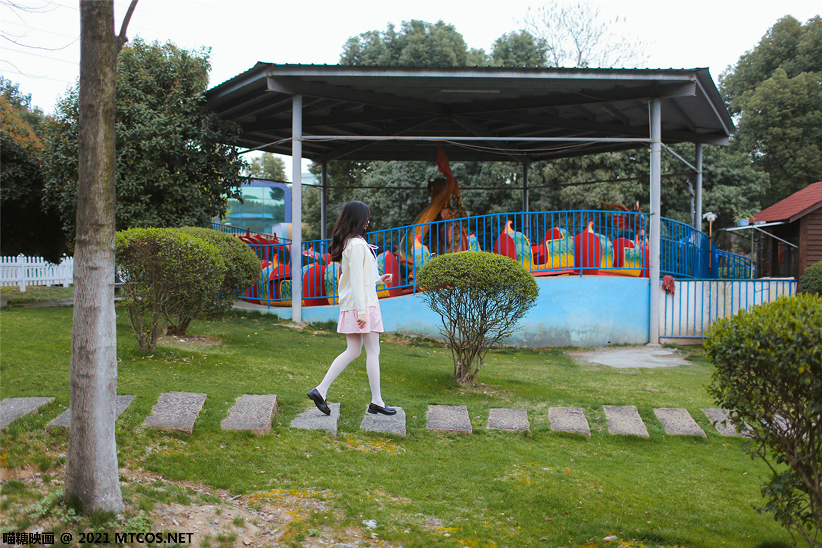 [喵糖映画]VOL.433 假日游乐场[33P／704MB]_第1集