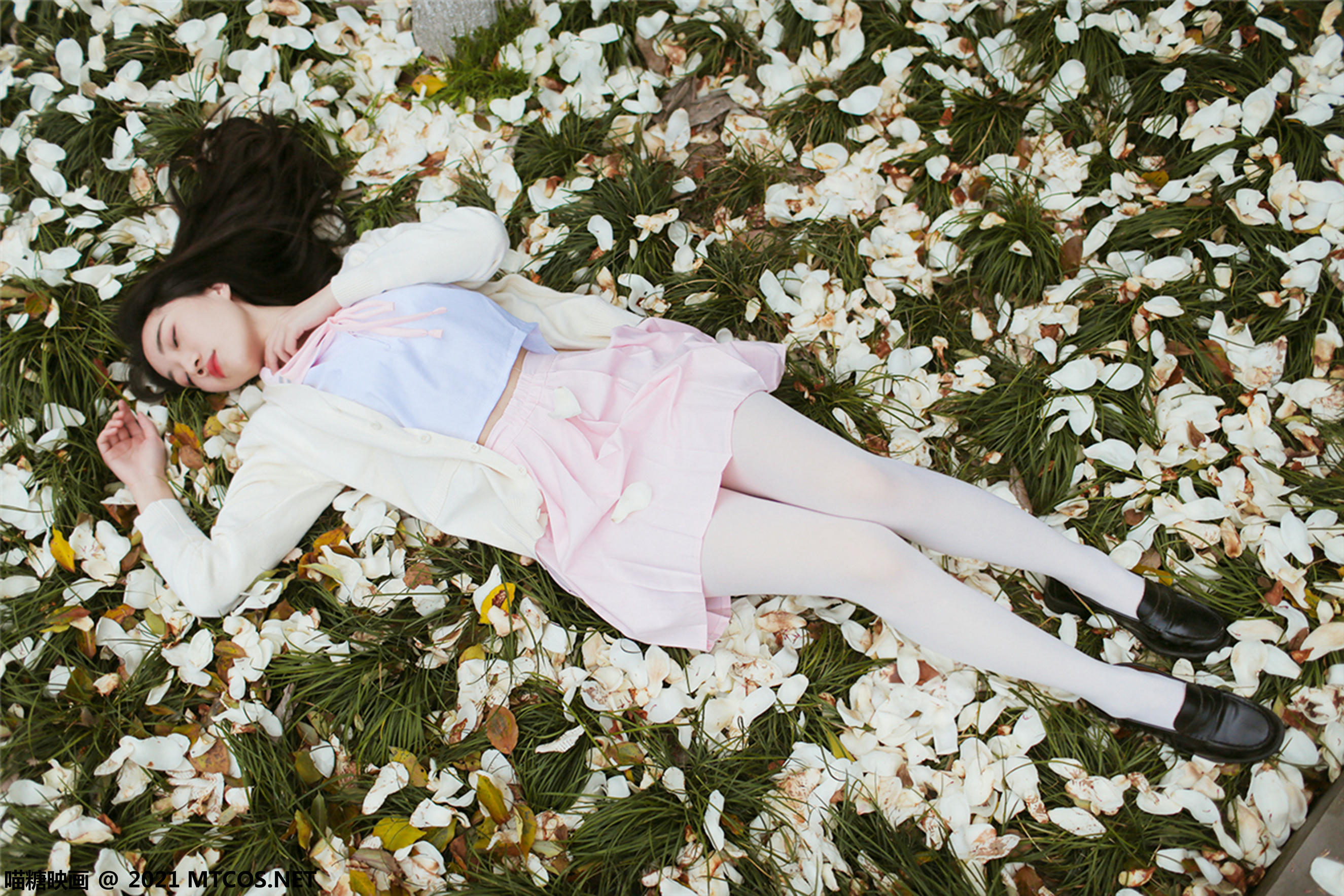 [喵糖映画]VOL.433 假日游乐场[33P／704MB]_第2集