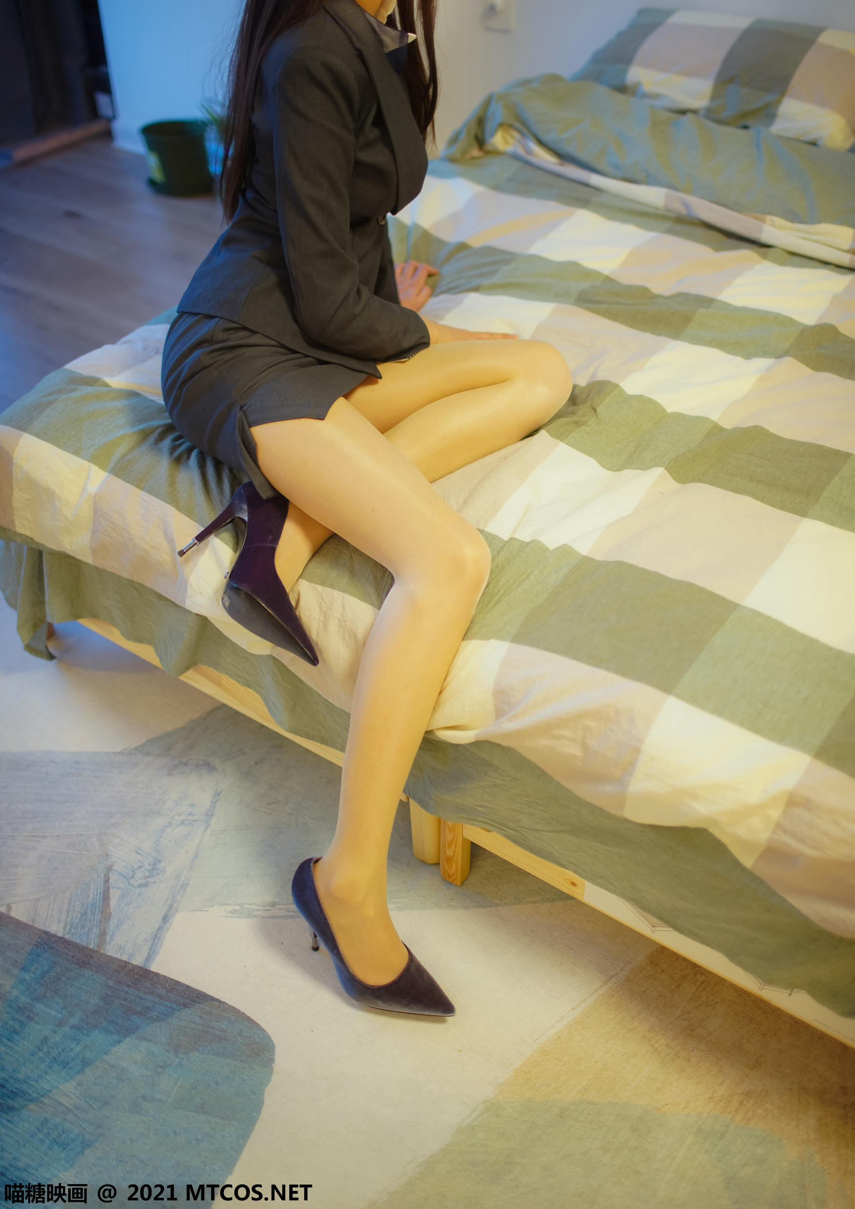 [喵糖映画]VOL.441 职业OL[32P／165MB]_第1集