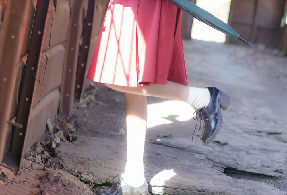 [喵糖映画]VOL.444 红色JK裙[39P／107MB]_第1集