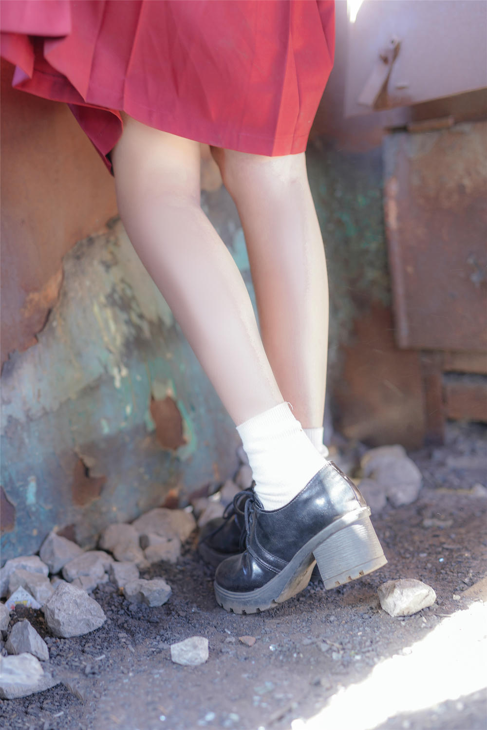 [喵糖映画]VOL.444 红色JK裙[39P／107MB]_第2集