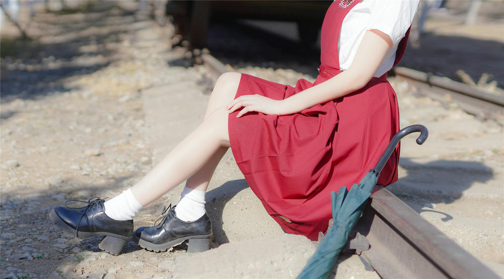 [喵糖映画]VOL.444 红色JK裙[39P／107MB]_第2集