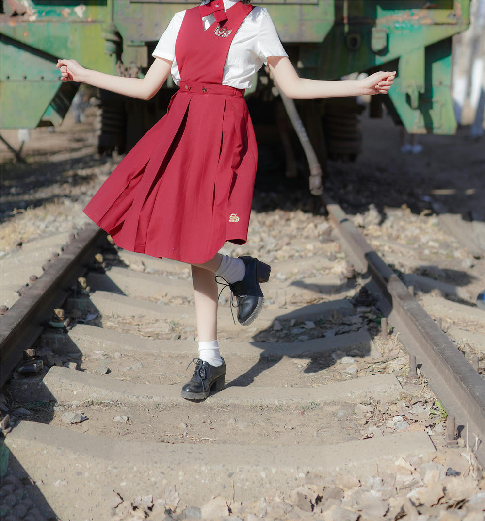 [喵糖映画]VOL.444 红色JK裙[39P／107MB]_第2集