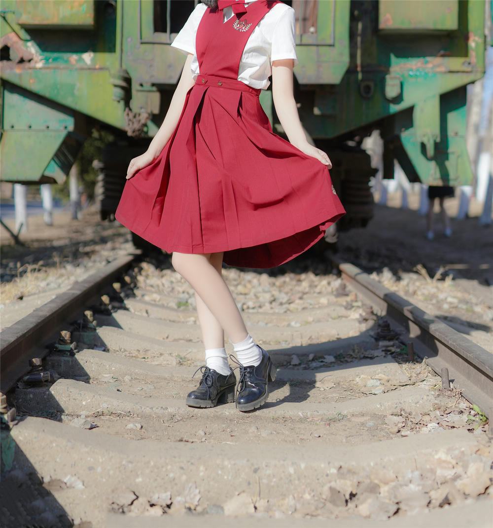 [喵糖映画]VOL.444 红色JK裙[39P／107MB]_第2集