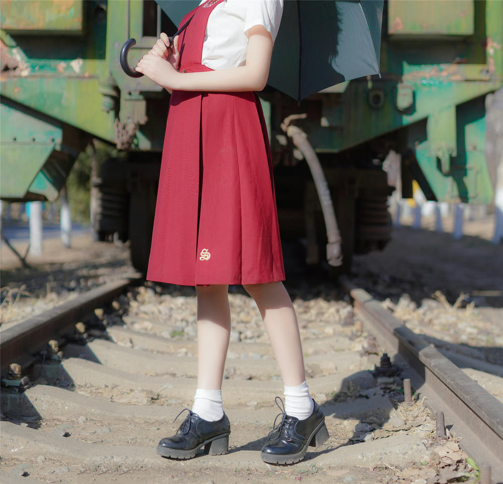 [喵糖映画]VOL.444 红色JK裙[39P／107MB]_第2集