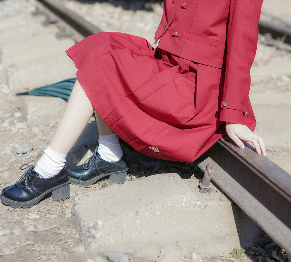 [喵糖映画]VOL.444 红色JK裙[39P／107MB]_第1集