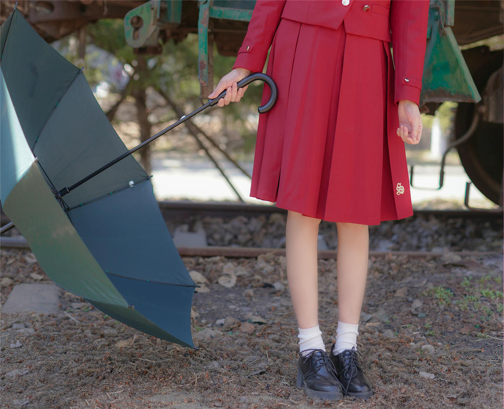 [喵糖映画]VOL.444 红色JK裙[39P／107MB]_第1集