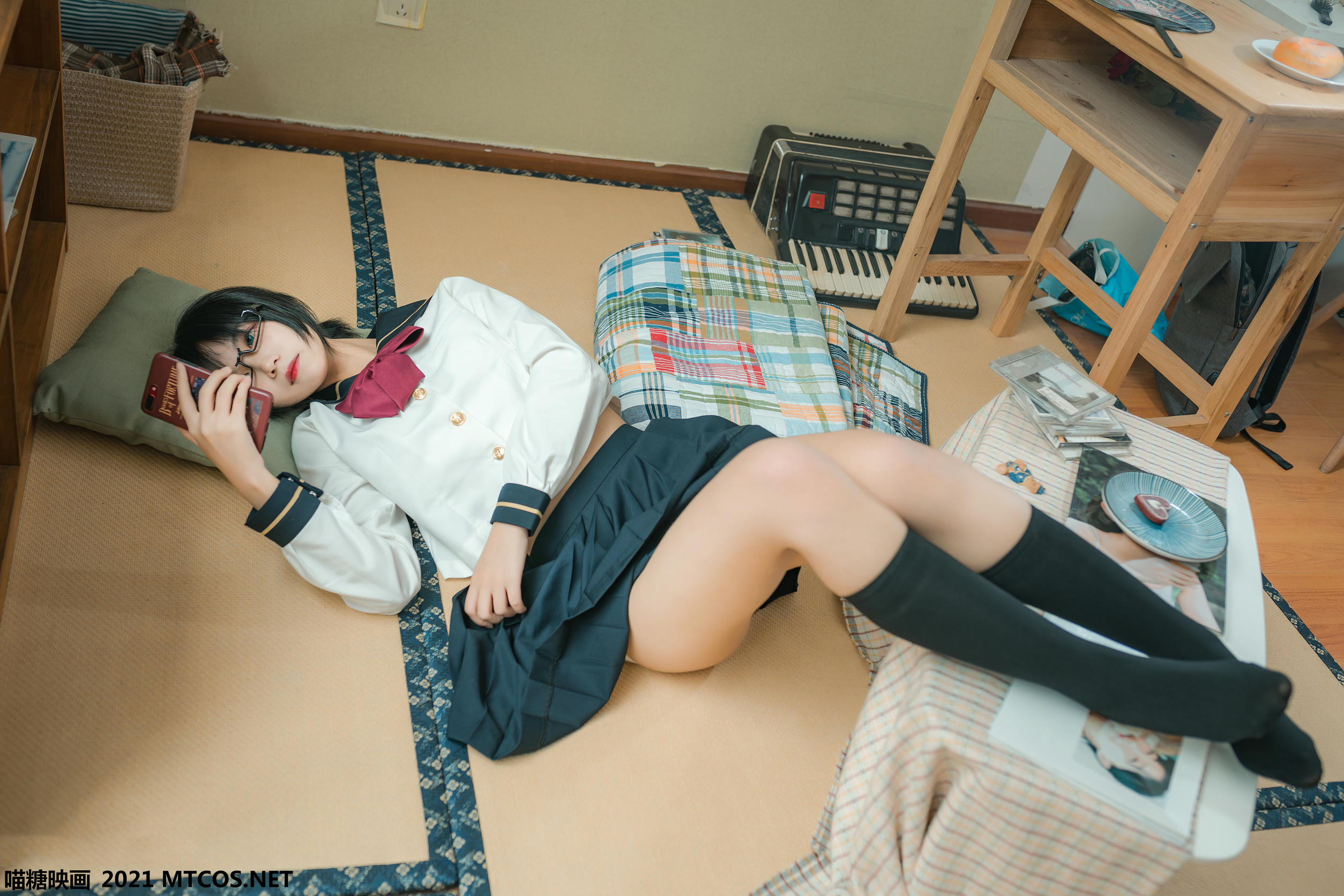 [喵糖映画]VOL.459 慵懒的JK[29P／326MB]_第1集