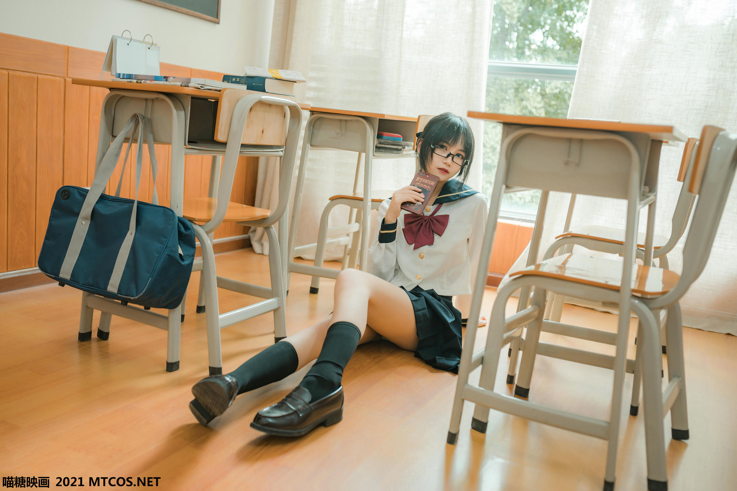 [喵糖映画]VOL.459 慵懒的JK[29P／326MB]_第1集