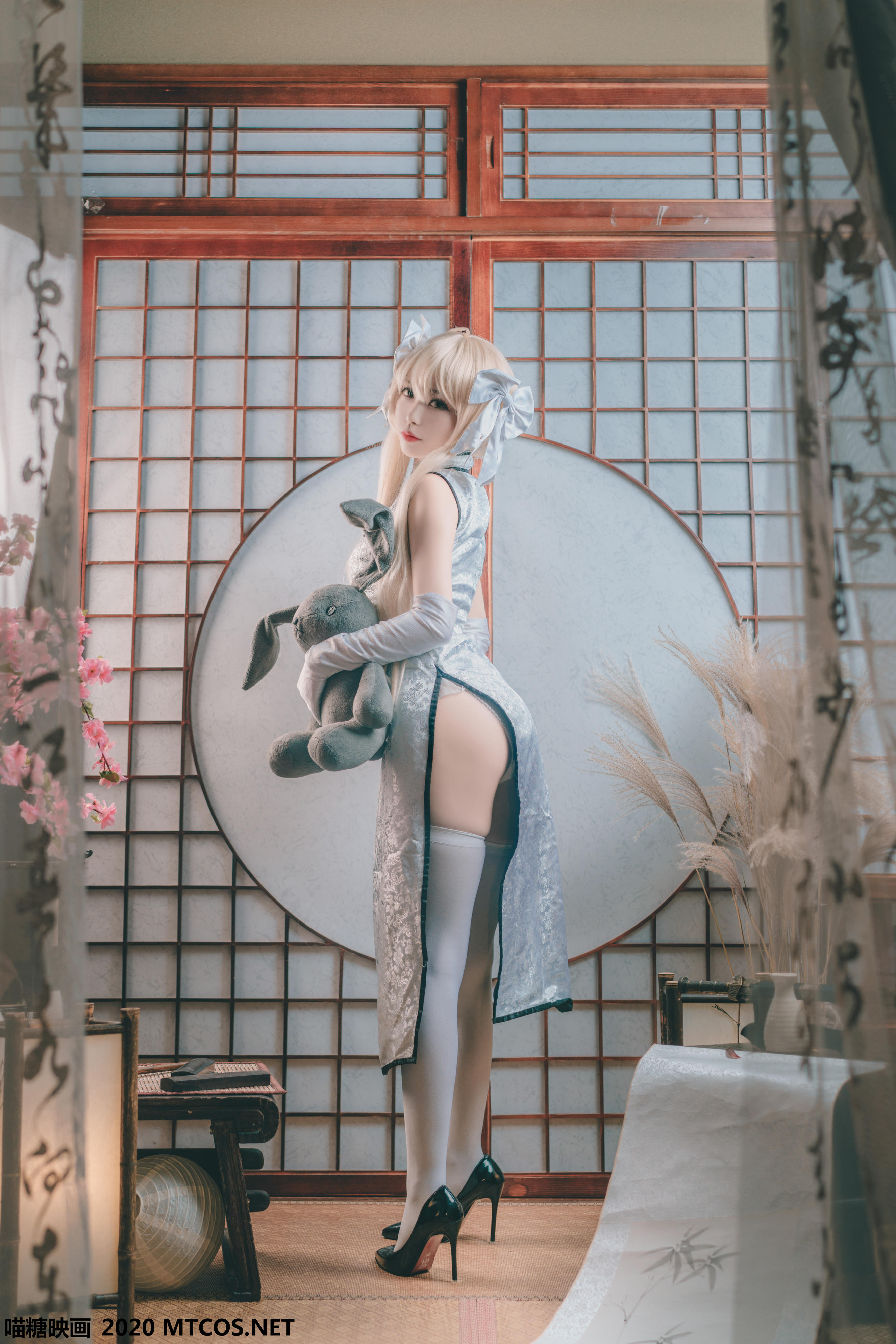 [喵糖映画] HML.009 银丝旗袍[22P／327MB]_第1集