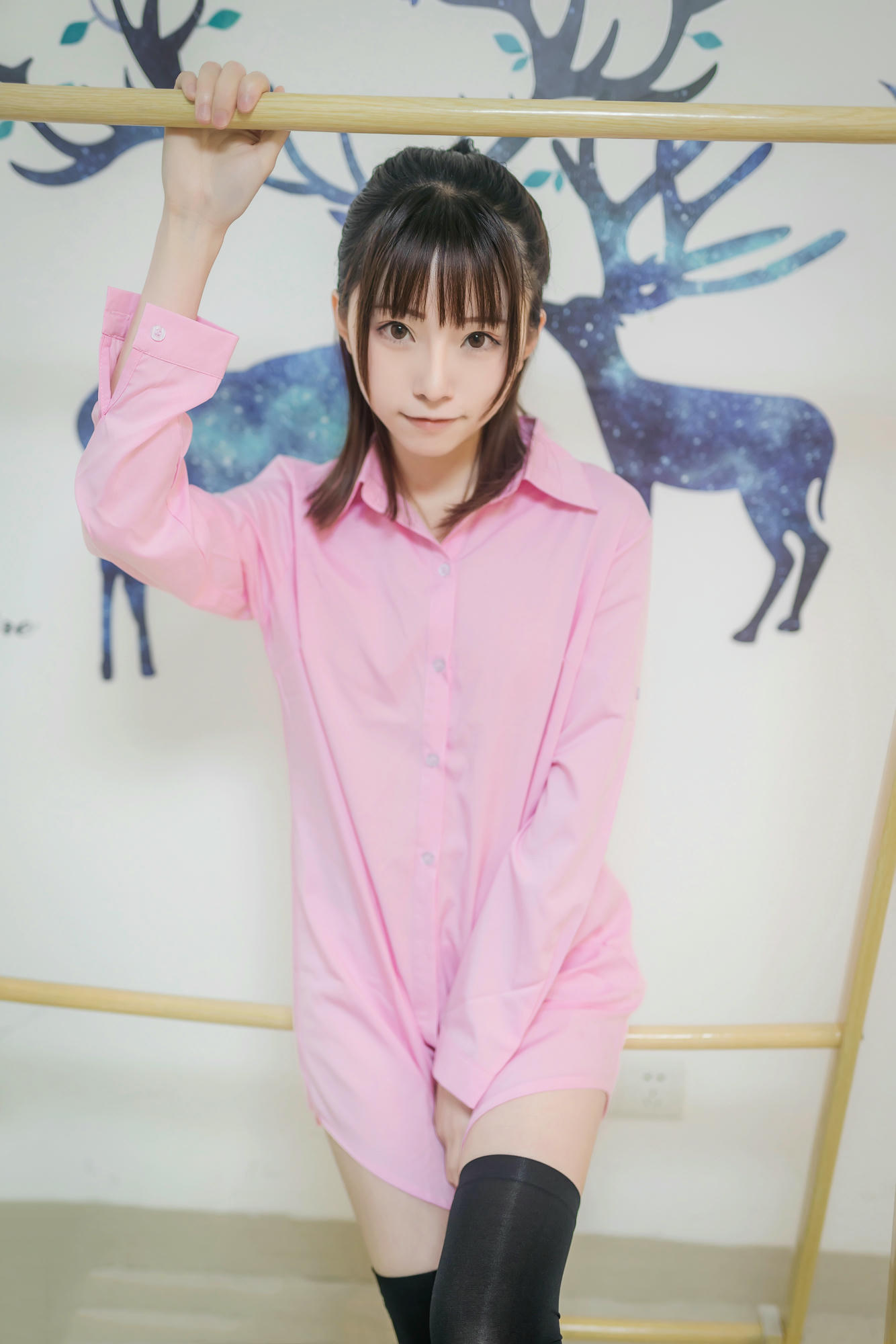 [喵糖映画] VOL.022 Kitaro_绮太郎 粉色衬衫[38P／120MB]_第1集