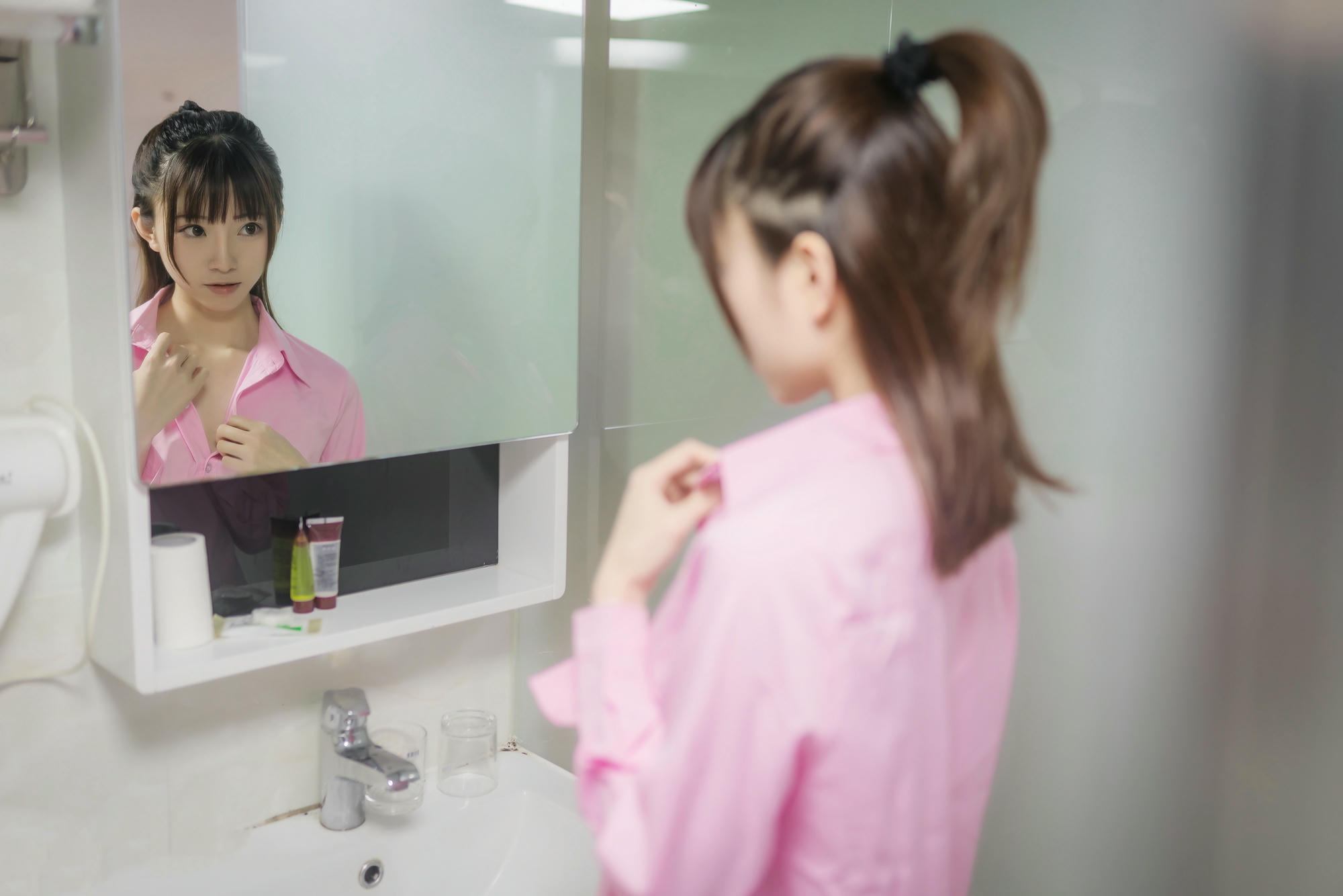 [喵糖映画] VOL.022 Kitaro_绮太郎 粉色衬衫[38P／120MB]_第1集