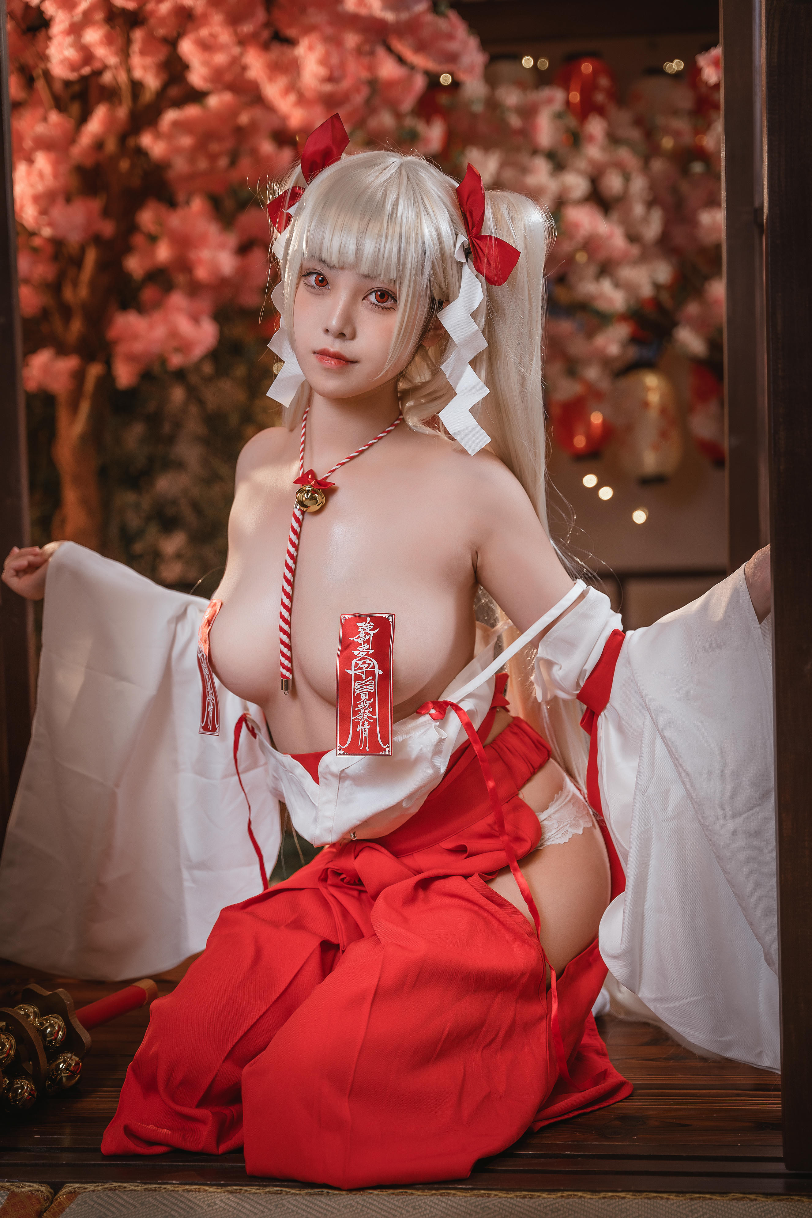 蜜汁猫裘 NO.084 可畏巫女 [50P4V-2.28GB]_第2集