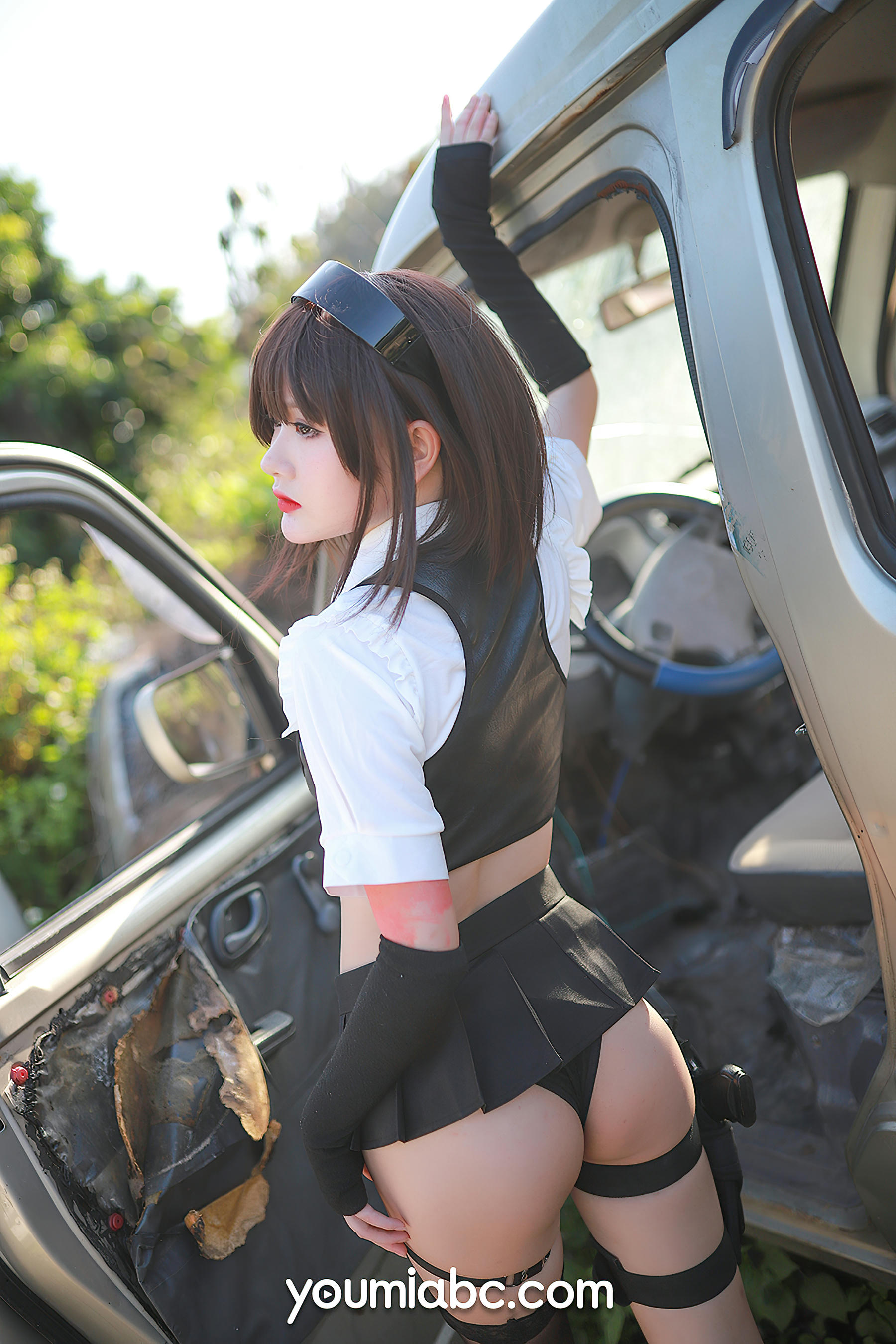 您的蛋蛋 NO.015 [YouMi尤蜜] 2020.11.10 停车场の武装娘[43P-768MB]_第2集