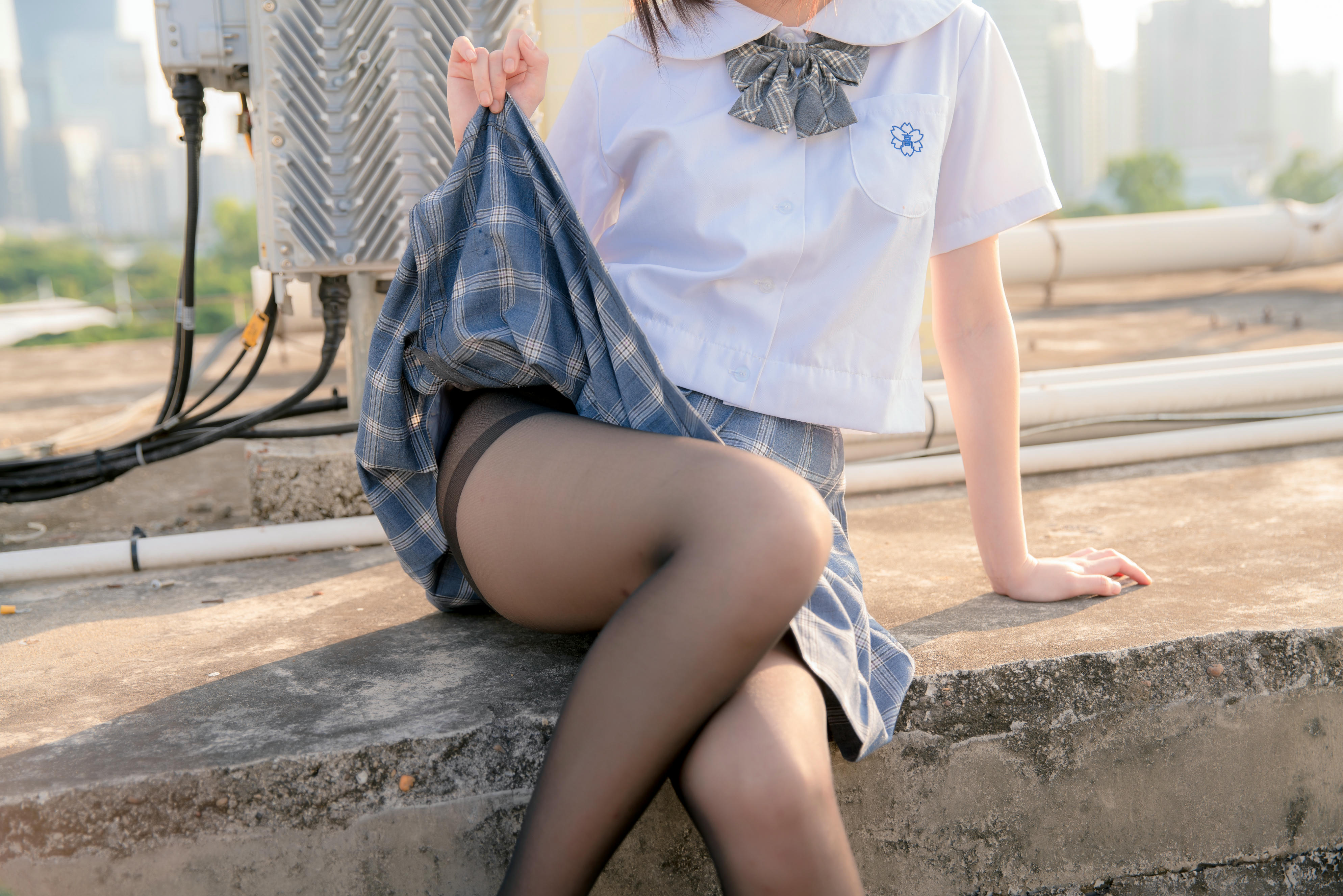 您的蛋蛋 NO.004 天台JK [41P-662MB]_第2集