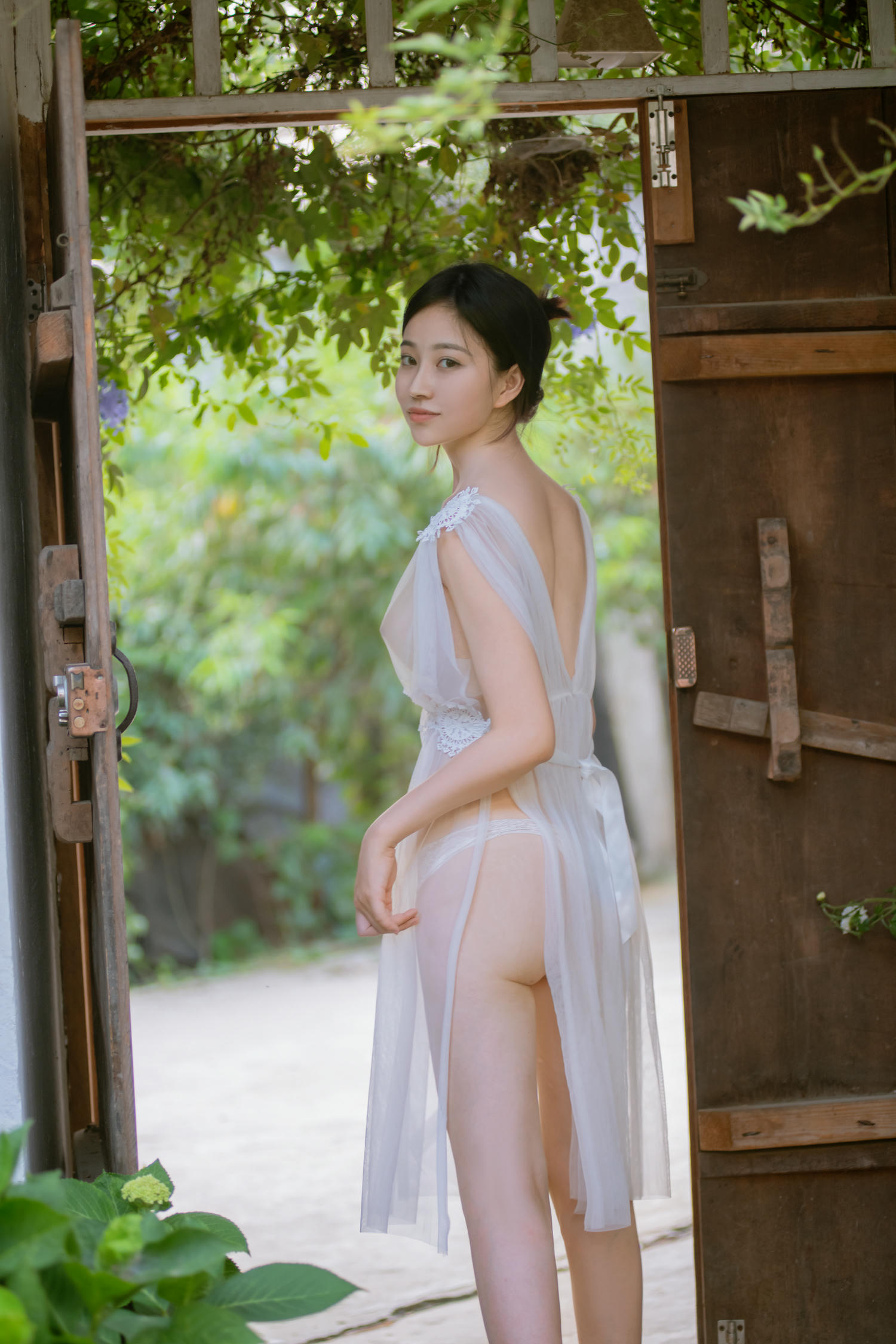 年年 NO.014 神明之女 [40P 232MB]_第2集