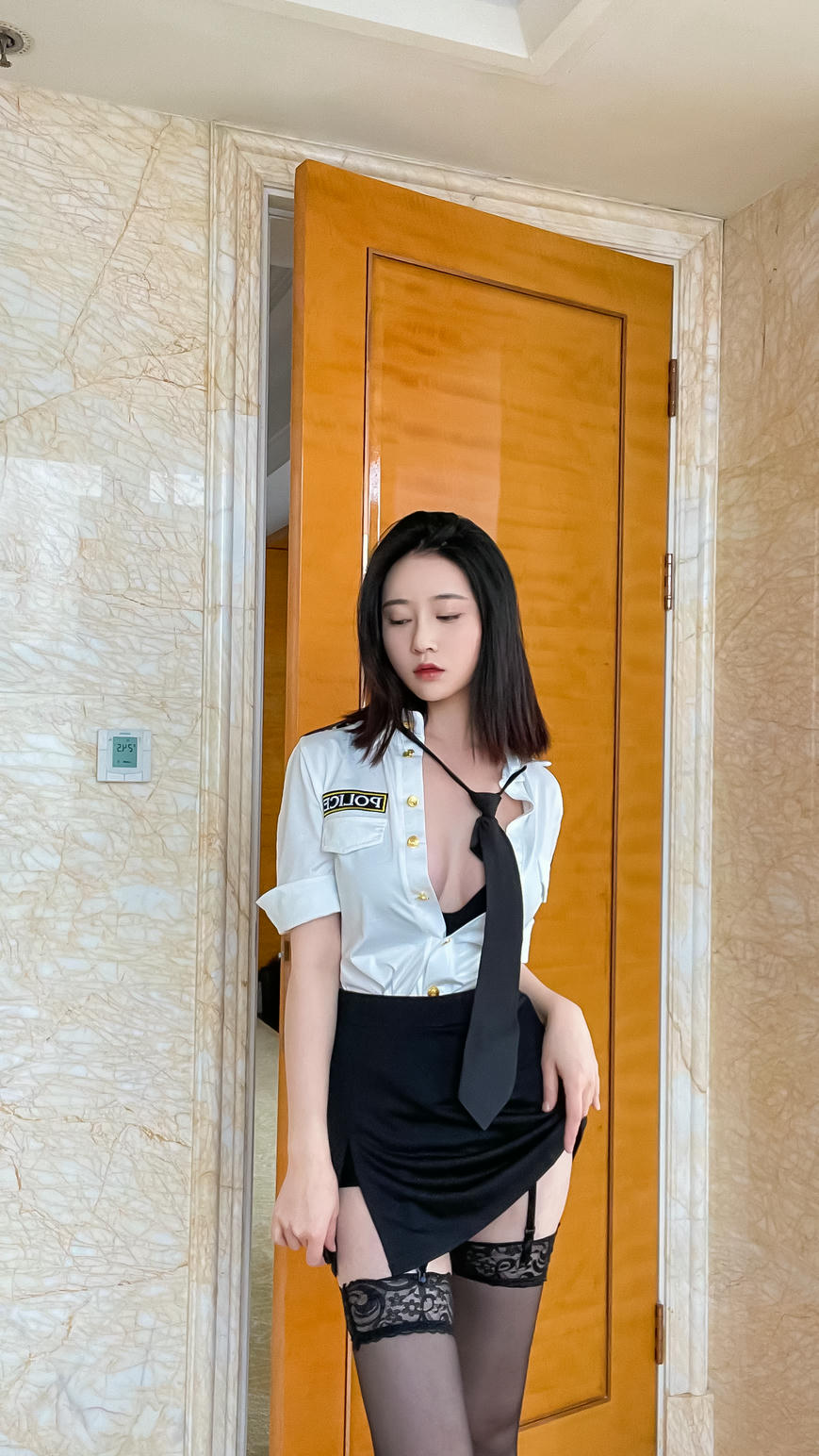 年年 NO.037 涩女警 [82P 255.96 MB]_第1集