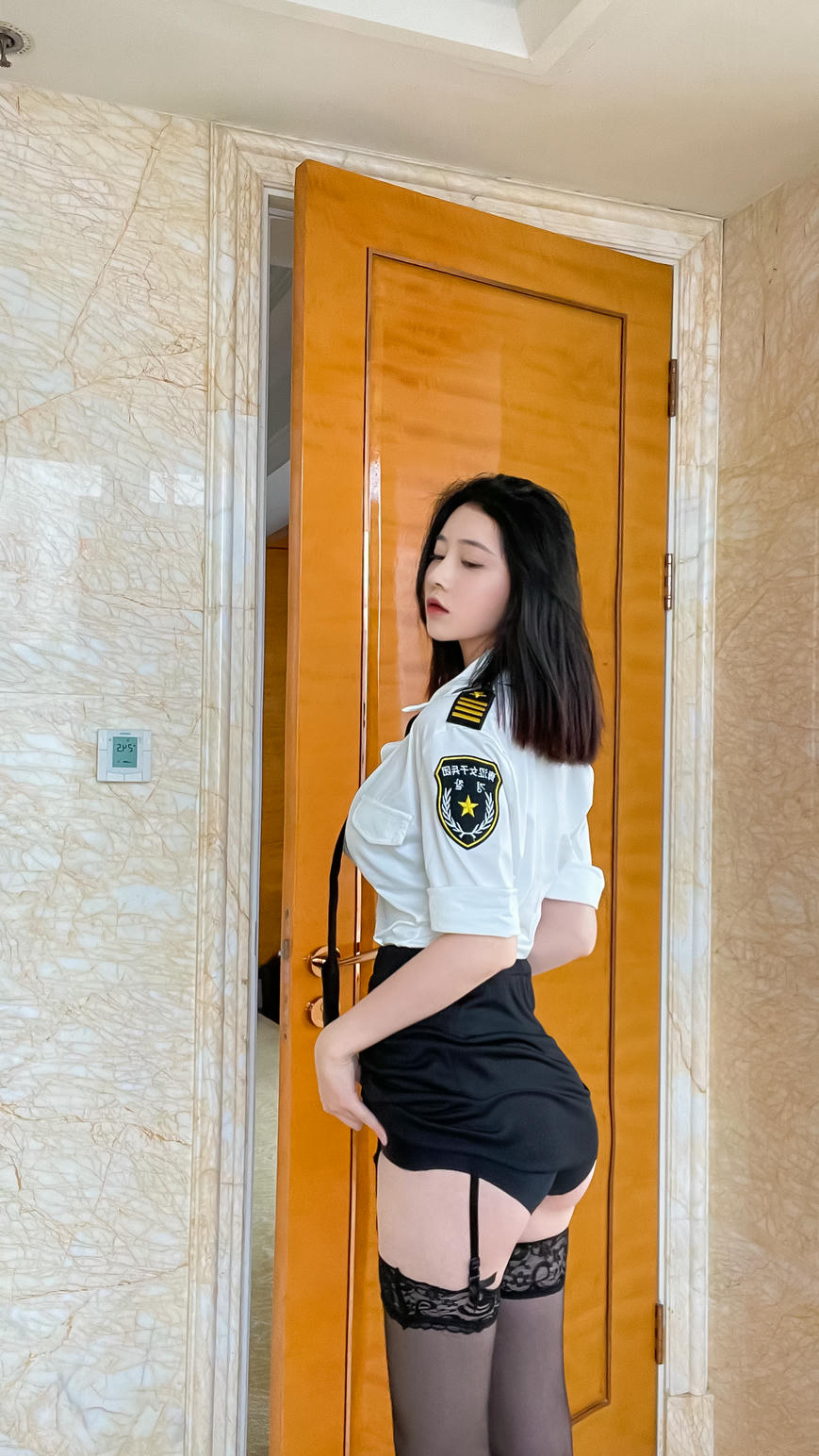 年年 NO.037 涩女警 [82P 255.96 MB]_第1集