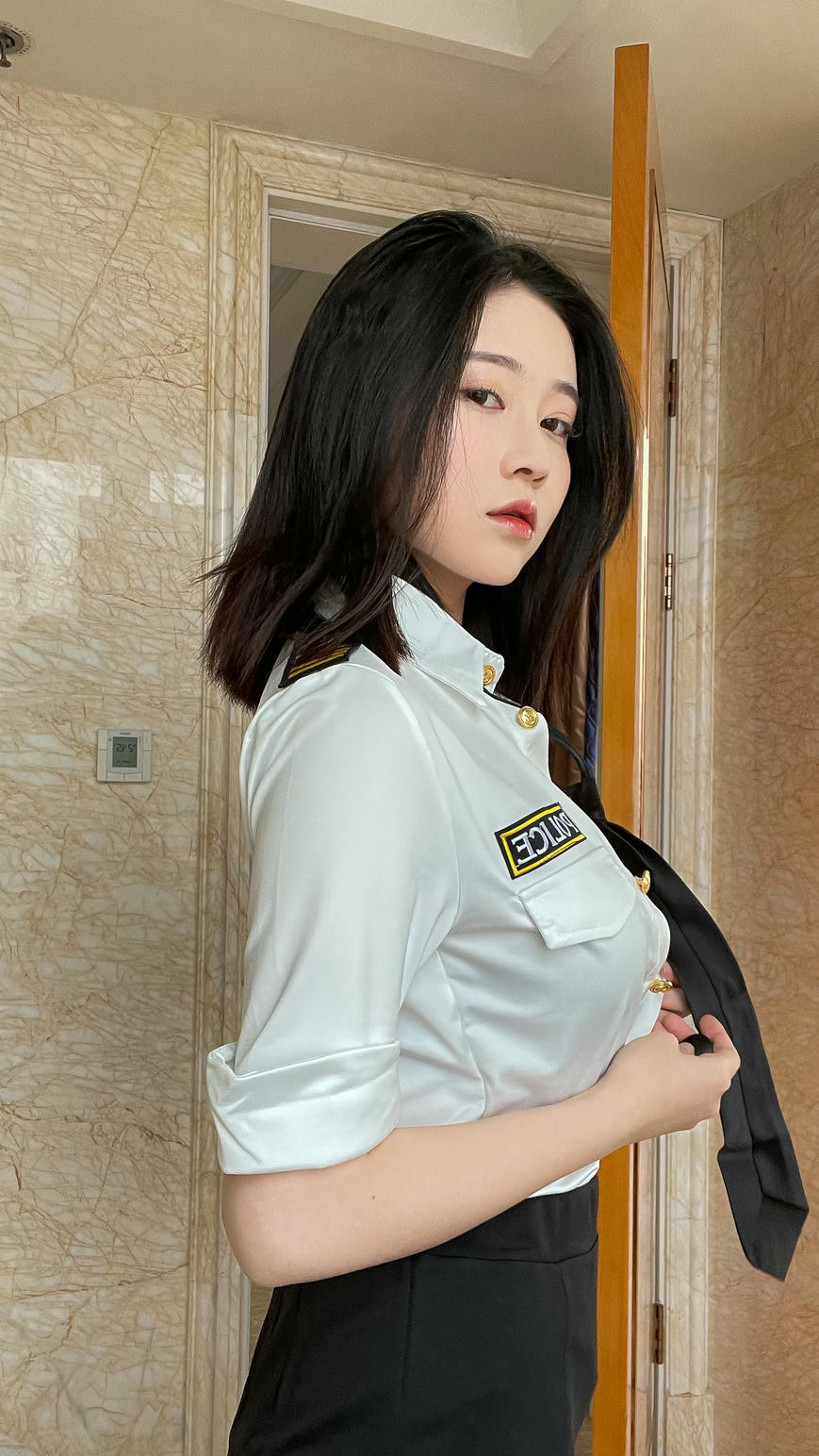 年年 NO.037 涩女警 [82P 255.96 MB]_第1集