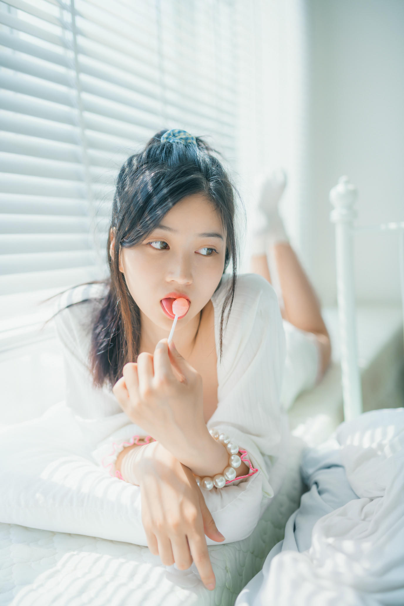 年年 NO.063 爱吃棒棒糖的少女[35P-123.7M]_第1集