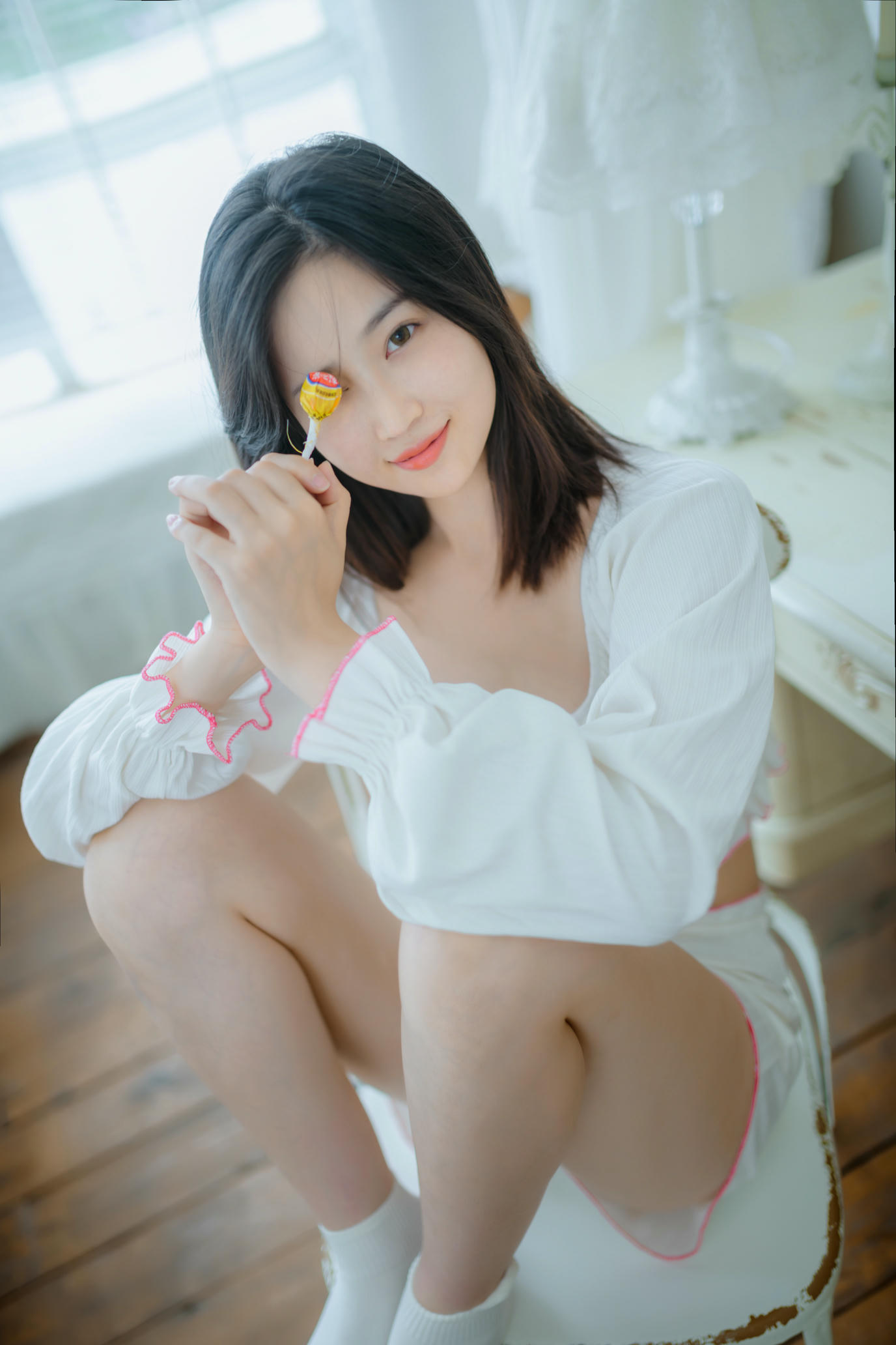 年年 NO.063 爱吃棒棒糖的少女[35P-123.7M]_第1集