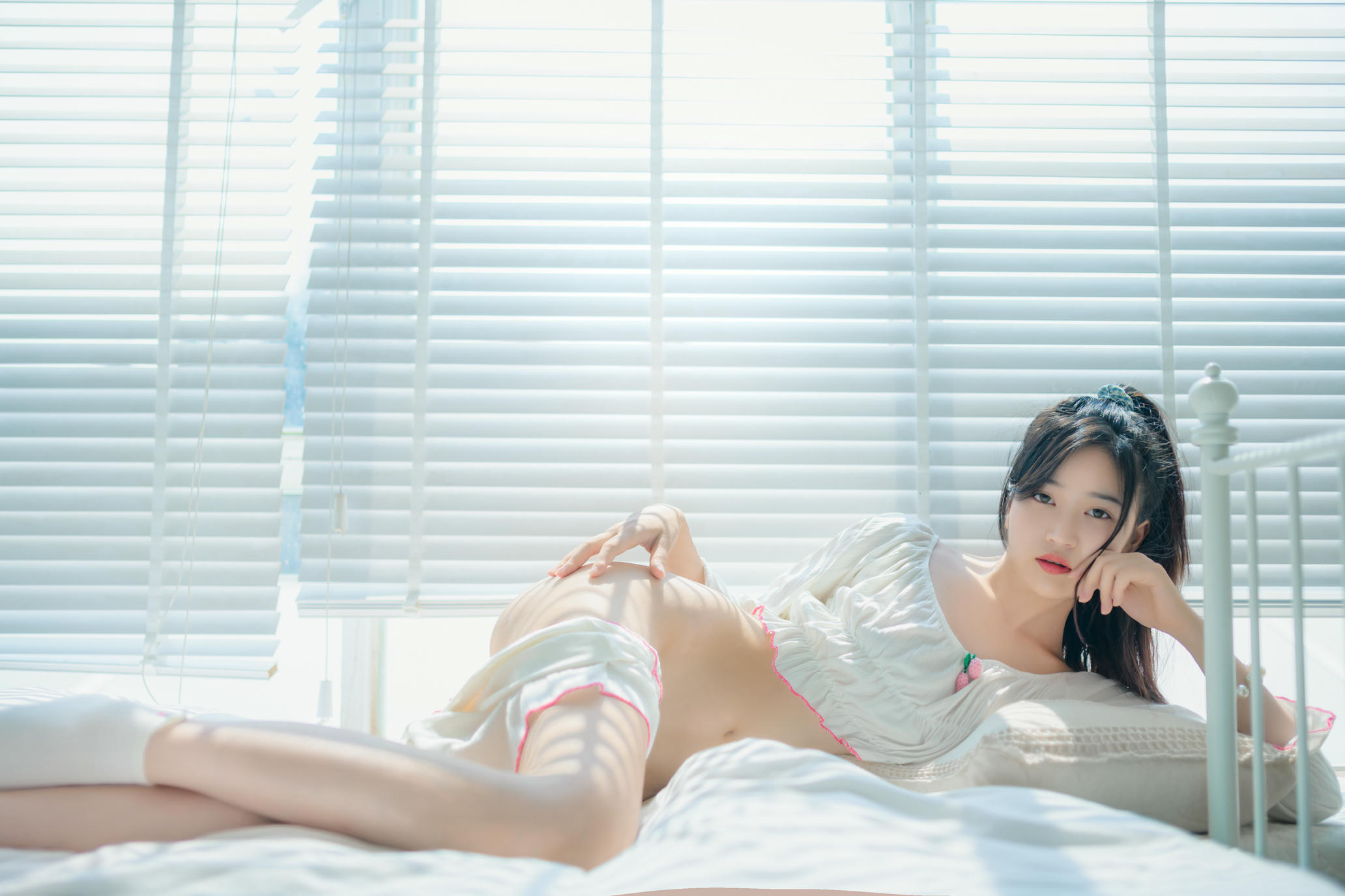 年年 NO.063 爱吃棒棒糖的少女[35P-123.7M]_第2集