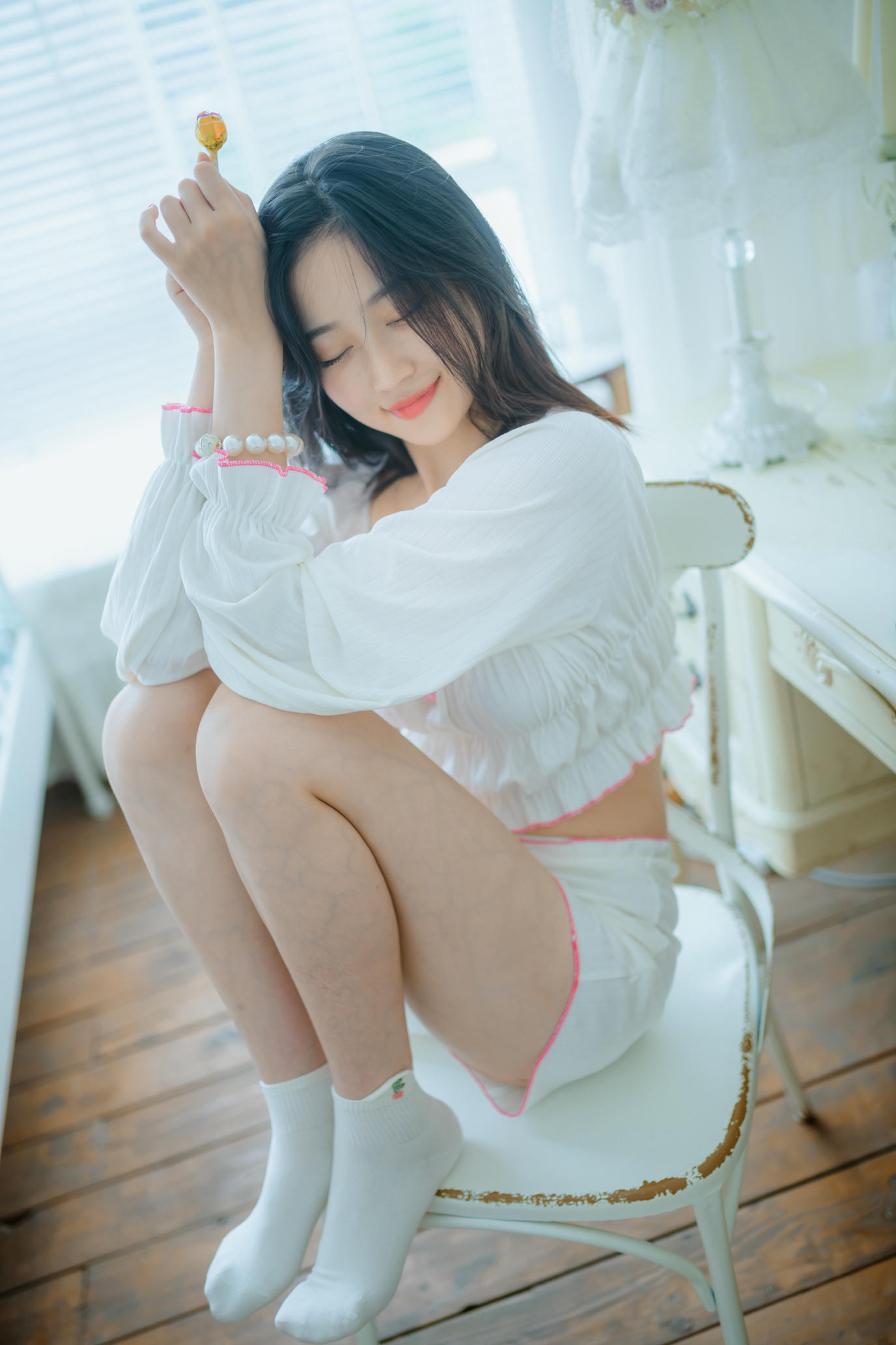 年年 NO.063 爱吃棒棒糖的少女[35P-123.7M]_第1集