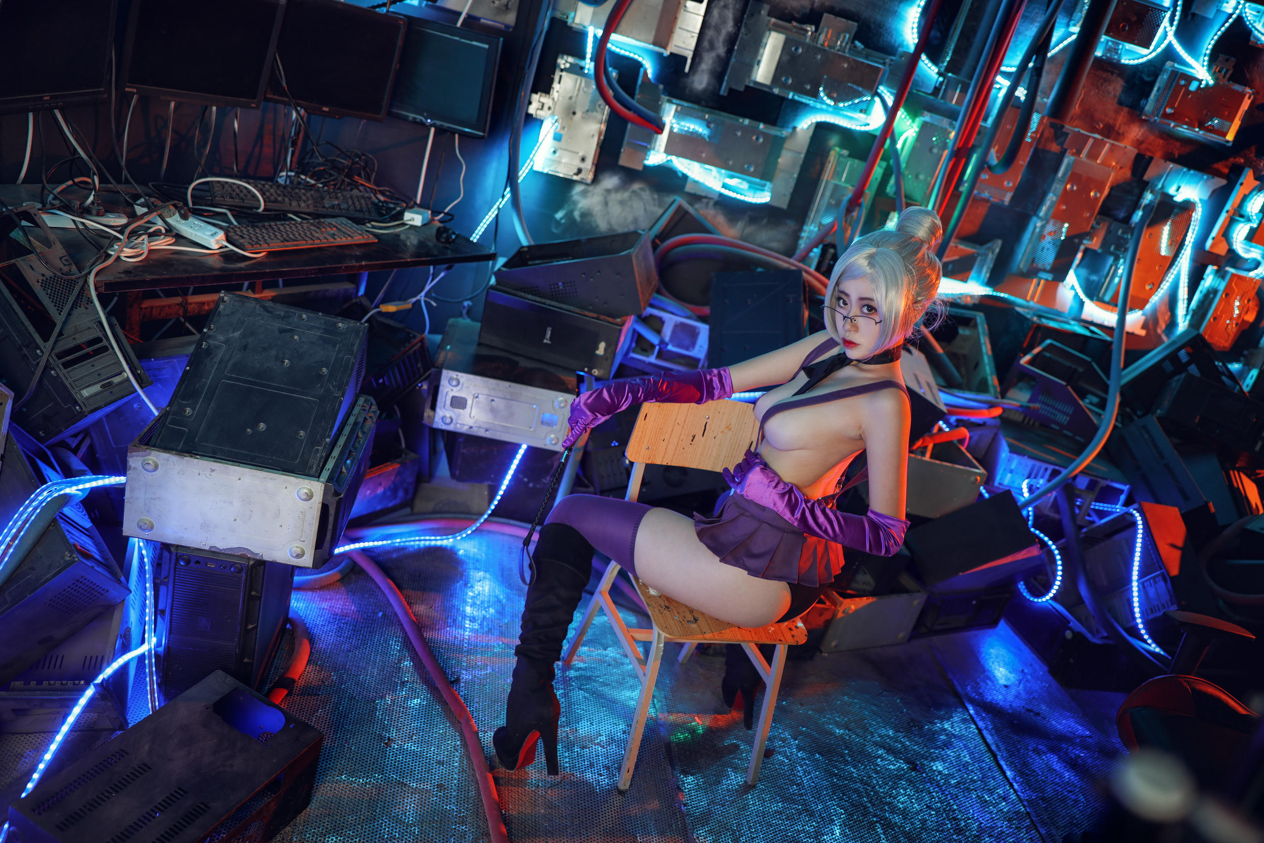 奈汐酱nice NO.004 朋克魅影 科幻 [11P-81MB]_第1集