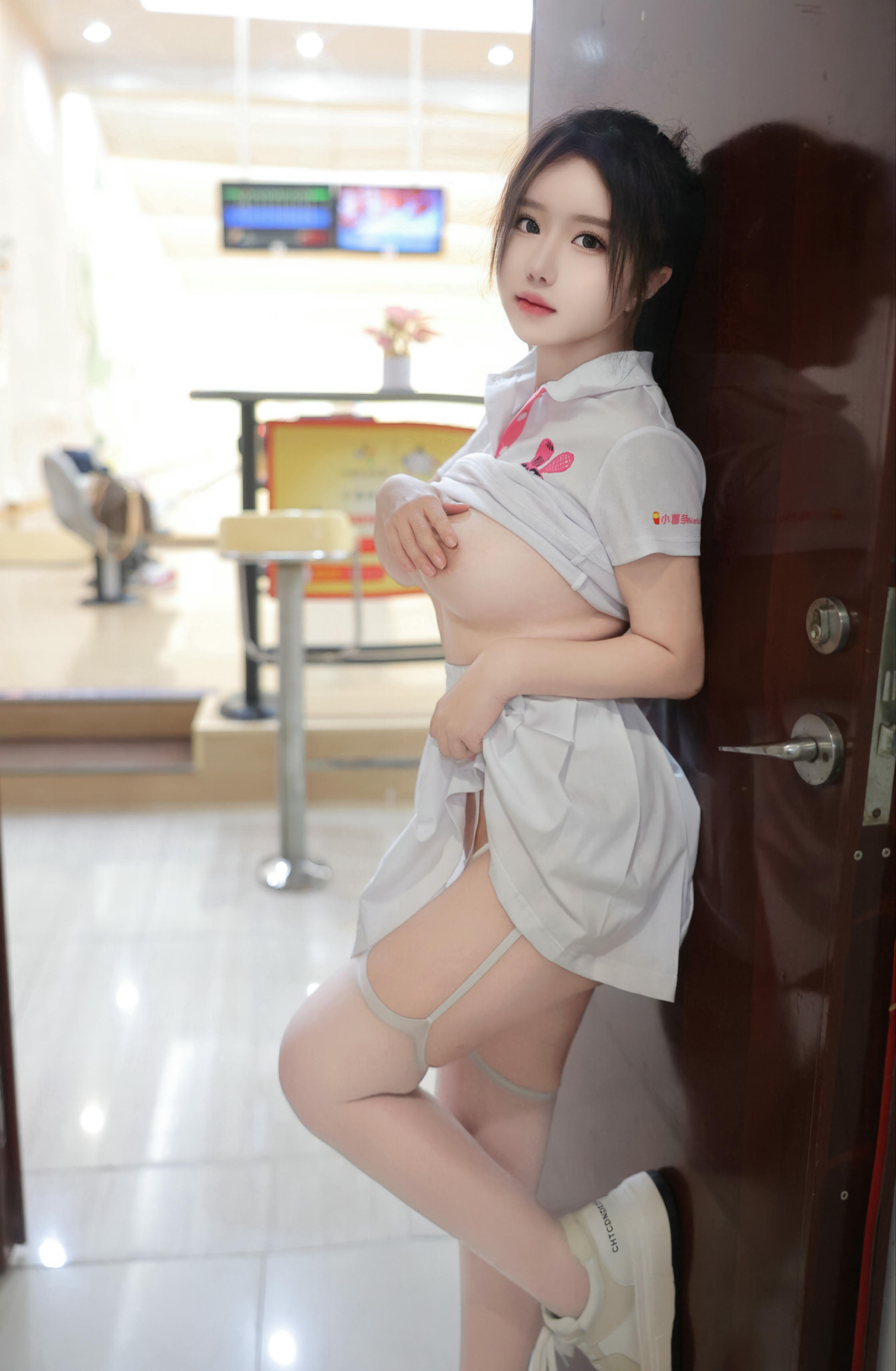 小薯条nienie NO.006 内购无水印 8118 保龄球馆露出 [80P 1.03 GB]_第3集