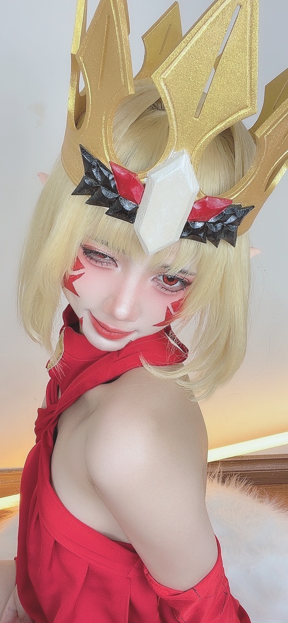 越南coser-PoppaChan NO.039 Draco Beast (FGO) [109P10V-681MB]-Selfies_第1集