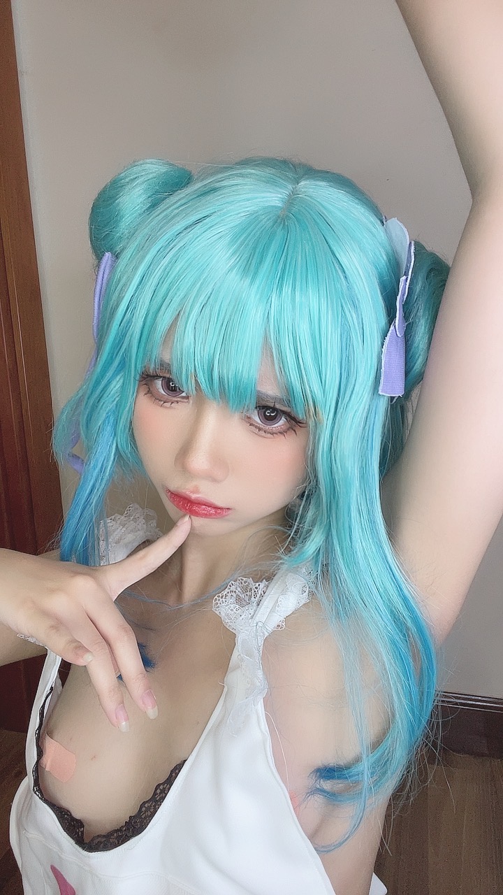 越南coser-PoppaChan NO.045 Uruha Rushia Hololiv [107 608MB]_第3集