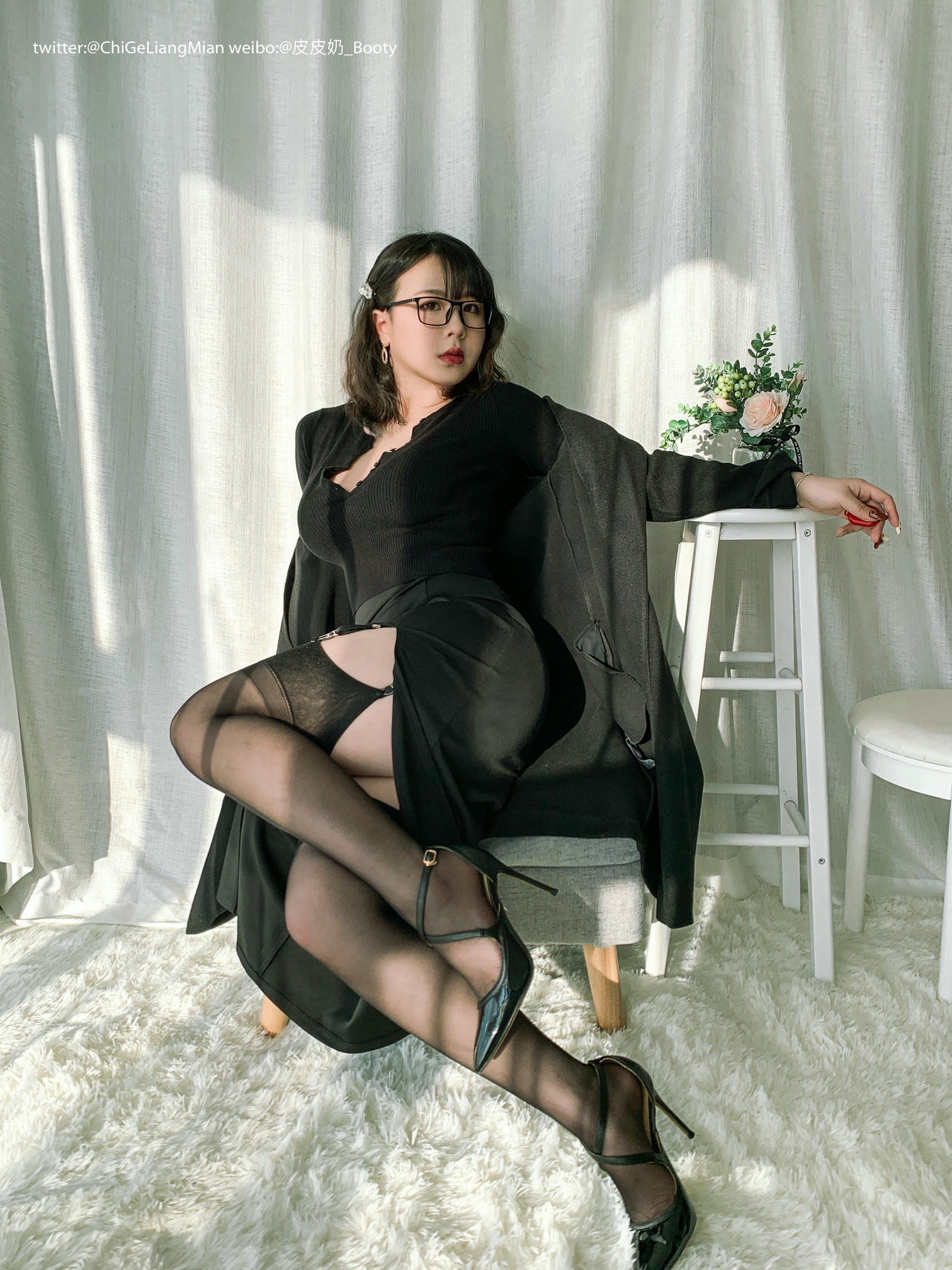 皮皮奶可可爱了啦 NO.011 黑色高岭ol自拍全部图加动图视频版 [148P1V-965MB]_第1集