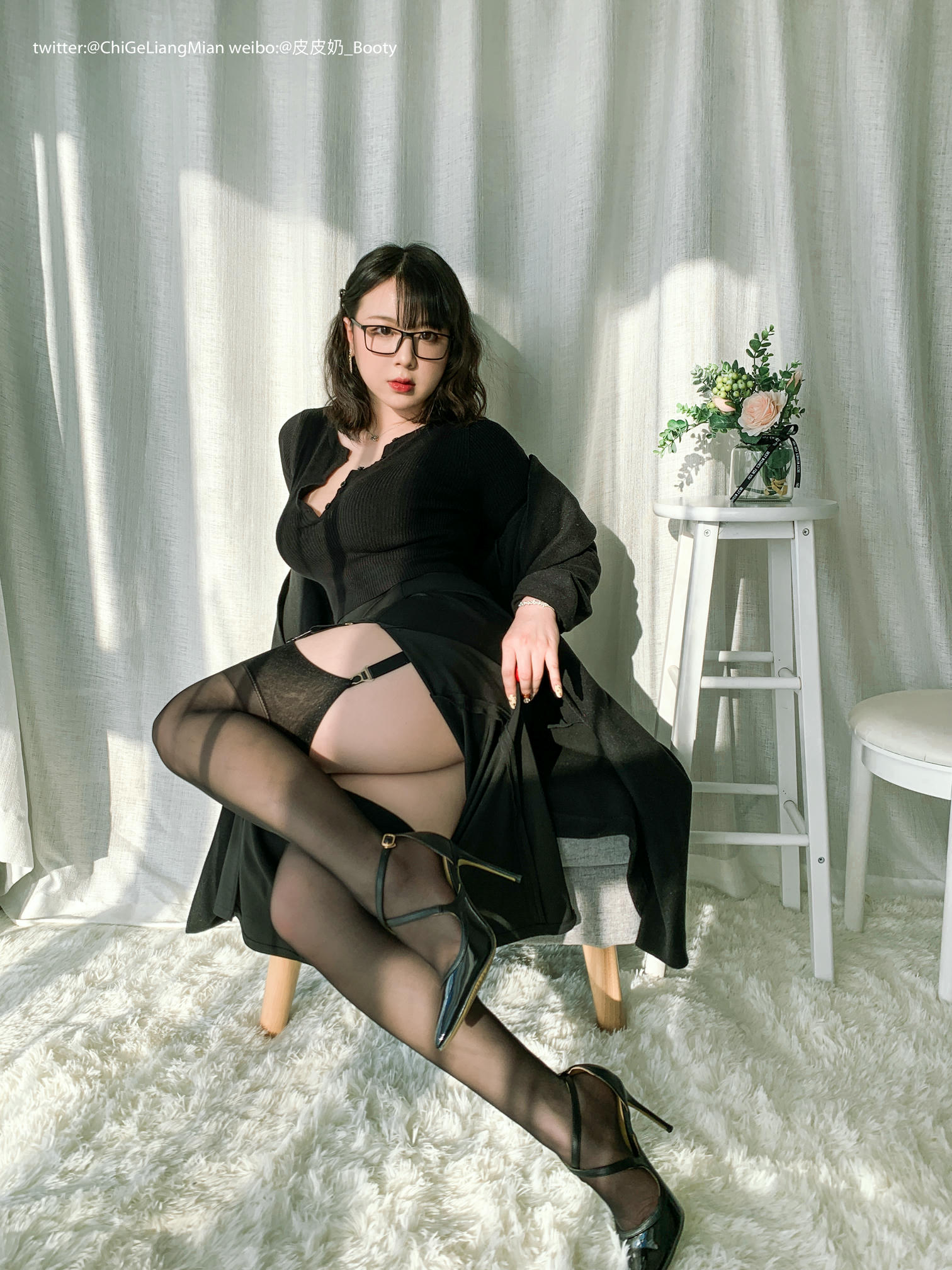 皮皮奶可可爱了啦 NO.011 黑色高岭ol自拍全部图加动图视频版 [148P1V-965MB]_第1集