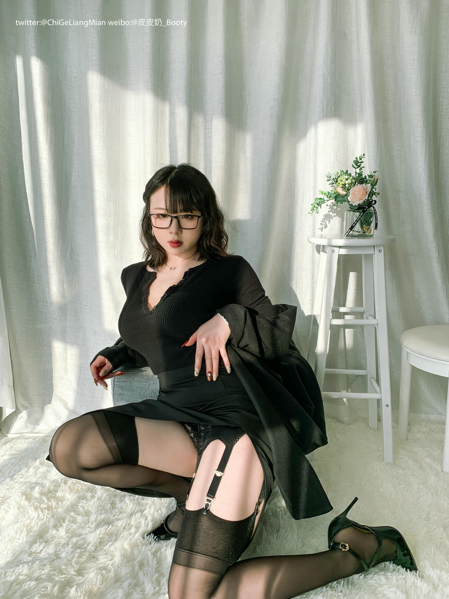 皮皮奶可可爱了啦 NO.011 黑色高岭ol自拍全部图加动图视频版 [148P1V-965MB]_第1集