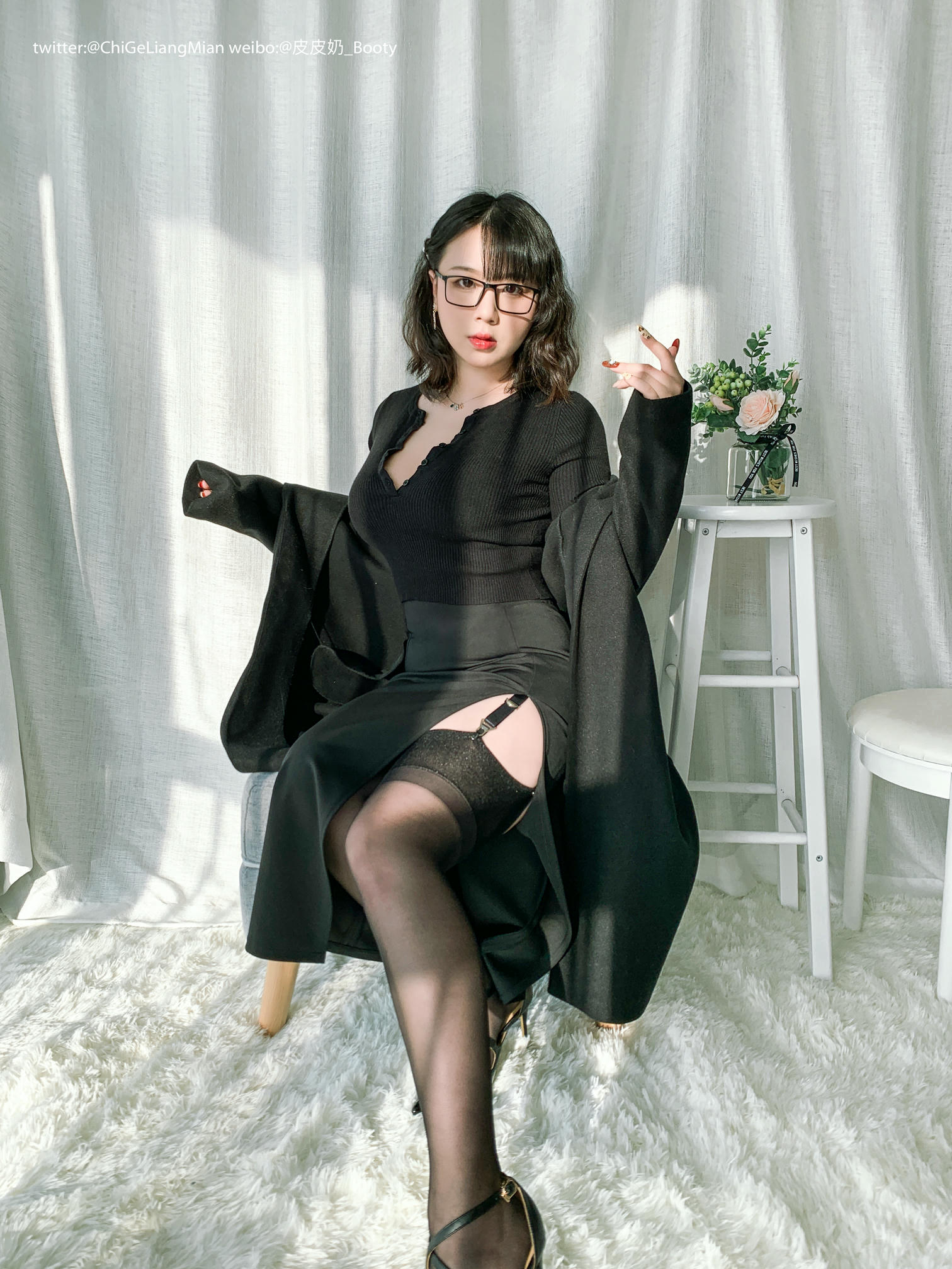 皮皮奶可可爱了啦 NO.011 黑色高岭ol自拍全部图加动图视频版 [148P1V-965MB]_第1集