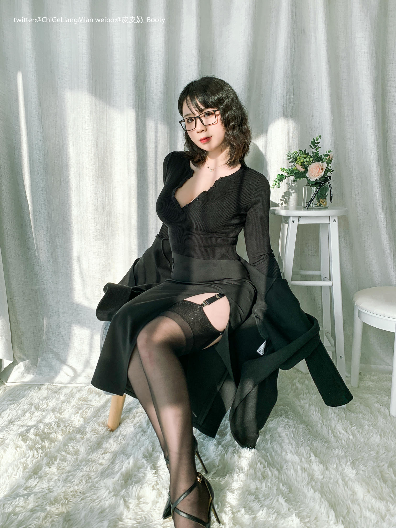 皮皮奶可可爱了啦 NO.011 黑色高岭ol自拍全部图加动图视频版 [148P1V-965MB]_第1集