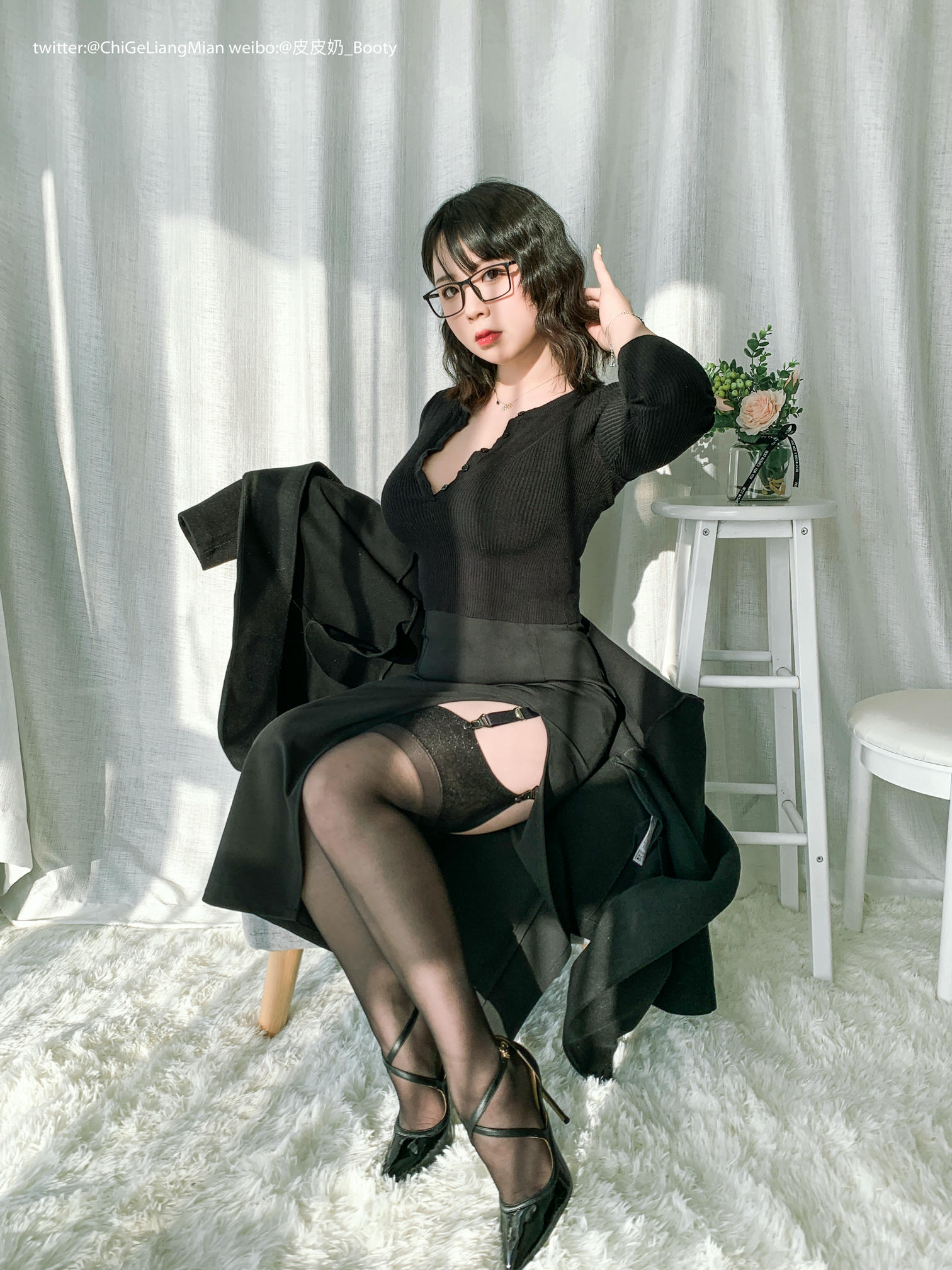 皮皮奶可可爱了啦 NO.011 黑色高岭ol自拍全部图加动图视频版 [148P1V-965MB]_第1集