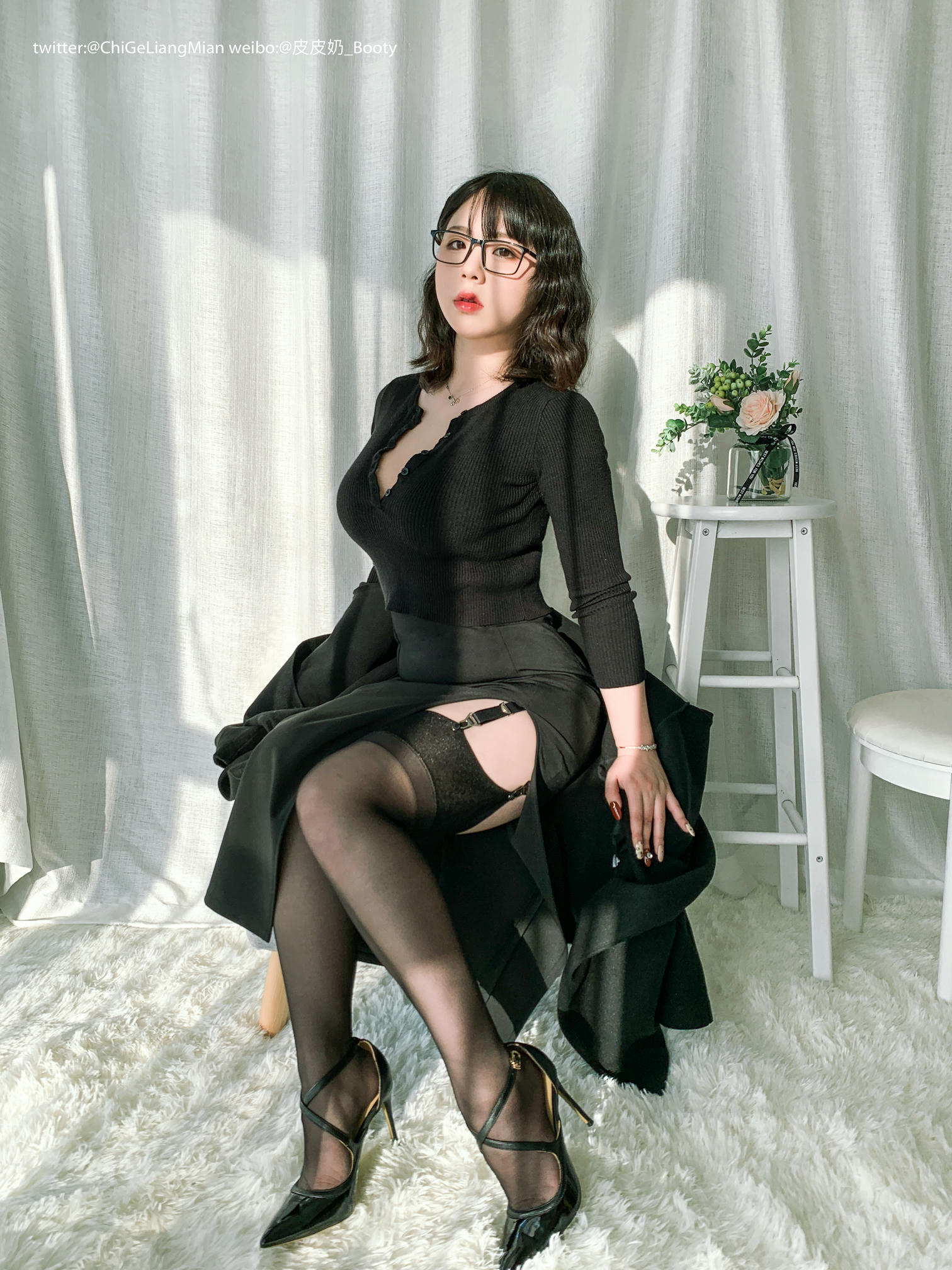 皮皮奶可可爱了啦 NO.011 黑色高岭ol自拍全部图加动图视频版 [148P1V-965MB]_第1集