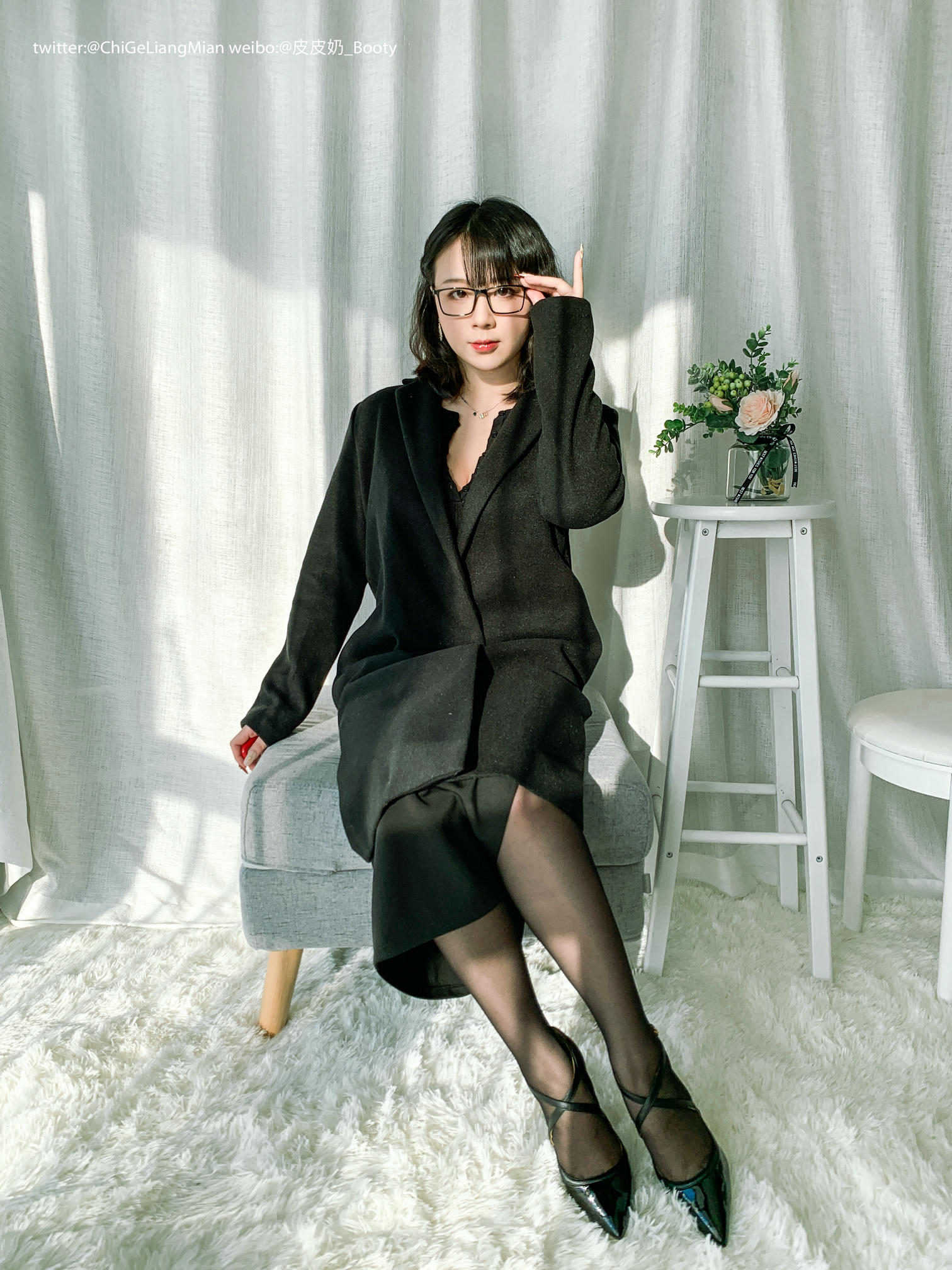 皮皮奶可可爱了啦 NO.011 黑色高岭ol自拍全部图加动图视频版 [148P1V-965MB]_第1集