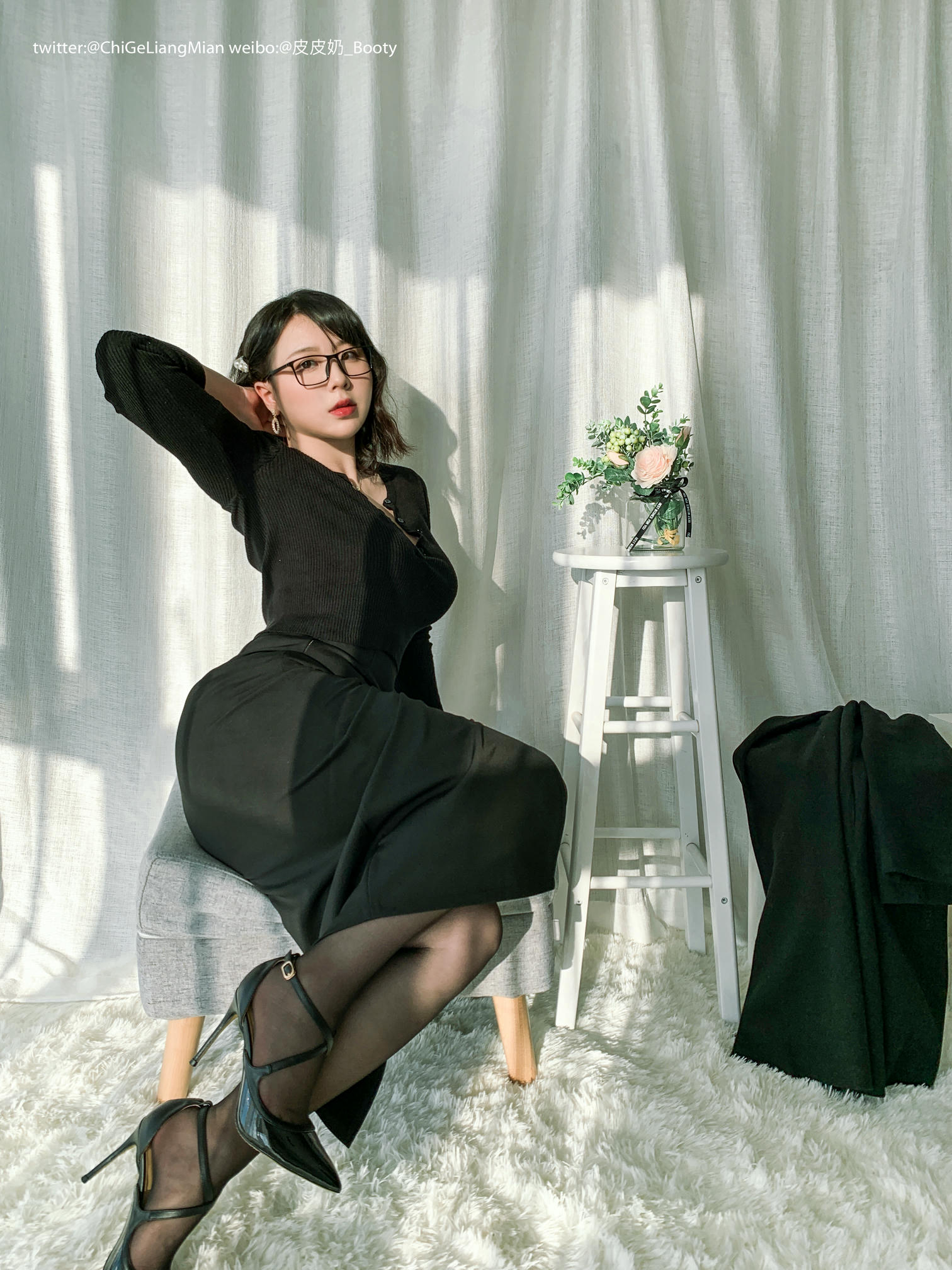 皮皮奶可可爱了啦 NO.011 黑色高岭ol自拍全部图加动图视频版 [148P1V-965MB]_第2集