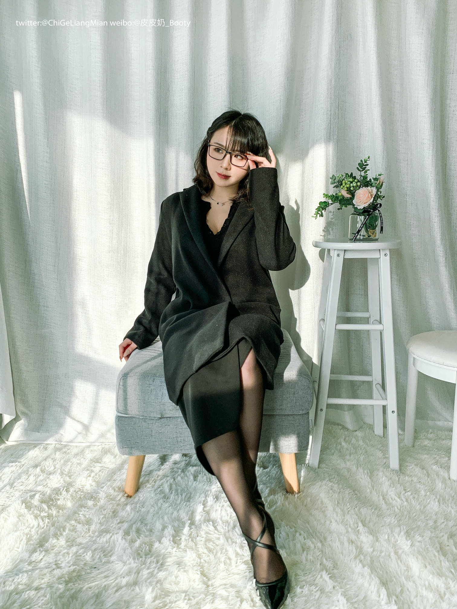 皮皮奶可可爱了啦 NO.011 黑色高岭ol自拍全部图加动图视频版 [148P1V-965MB]_第1集